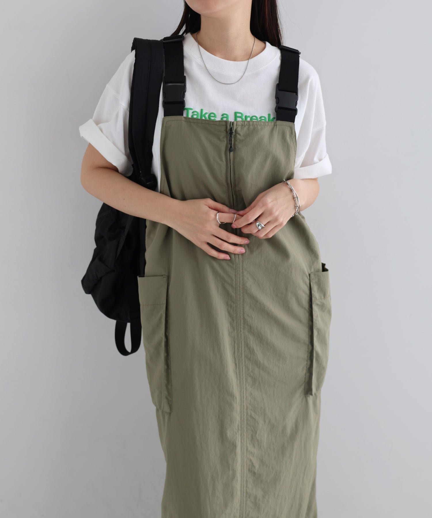 【アンドミー/andme】の接触冷感 UVカット(UPF50+) 撥水加工 ナイロン ワンピース ANME アンメ インテリア・キッズ・メンズ・レディースファッション・服の通販 founy(ファウニー) 　ファッション　Fashion　レディースファッション　Fashion for Women　ワンピース　Dresses　キャップ　Cap, Baseball Cap　ショーツ　Shorts, Short Pants　ジップ　Zip, Zipper　ジャケット　Jacket, Outerwear　ストール　Stole, Wrap　スリット　Slit, Slit Detail　フロント　Front, Front Design　ポケット　Pocket, Pocket Detail　ラップ　Wrap, Wrap Design　ロング　Long, Long-Length　おすすめ　Recommended / Our Picks　ライトカーキ|ID: prp329100004977489 ipo3291000000037305446