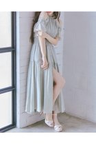 【リエンダ/rienda】の【AKB48 秋山由奈さん着用】2WAYホルターネックロンパース 大人の最旬トレンドファッション＆コーディネート founy(ファウニー) ファッション Fashion レディースファッション Fashion for Women ワンピース Dresses 今季 This Season, Current Season サンダル Sandals, Summer Shoes シャーリング Shirring, Ruched ショート Short, Short Length スニーカー Sneakers, Trainers センター Center, Center Line チェーン Chain, Chain Strap トレンド Trend, Trending Now パターン Pattern, Design Print フレア Flare, Flared ロンパース Romper, Jumpsuit 再入荷 Restock / Back in Stock 旅行 Travel thumbnail L/GRN1|ID: prp329100004977490 ipo3291000000037305450