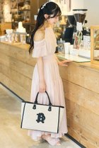 【リエンダ/rienda】の【AKB48 秋山由奈さん着用】2WAYホルターネックロンパース 大人の最旬トレンドファッション＆コーディネート founy(ファウニー) ファッション Fashion レディースファッション Fashion for Women ワンピース Dresses 今季 This Season, Current Season サンダル Sandals, Summer Shoes シャーリング Shirring, Ruched ショート Short, Short Length スニーカー Sneakers, Trainers センター Center, Center Line チェーン Chain, Chain Strap トレンド Trend, Trending Now パターン Pattern, Design Print フレア Flare, Flared ロンパース Romper, Jumpsuit 再入荷 Restock / Back in Stock 旅行 Travel thumbnail L/PNK1|ID: prp329100004977490 ipo3291000000037305451