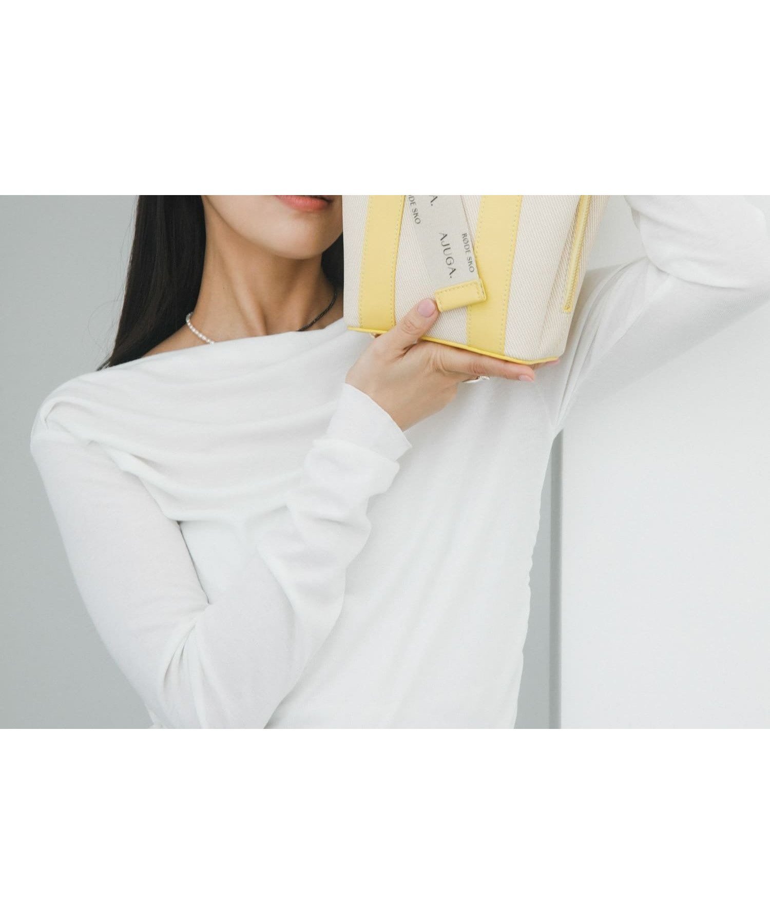 【ロデスコ/RODE SKO / URBAN RESEARCH】の『別注』AJUGA.×RODE SKO ロゴリボン付ショルダーバッグ インテリア・キッズ・メンズ・レディースファッション・服の通販 founy(ファウニー) 　ファッションモデル・俳優・女優　Models　女性　Women　近藤千尋　Kondo Chihiro　ファッション　Fashion　レディースファッション　Fashion for Women　バッグ　Bags　イエロー　Yellow　春　Spring　キャンバス　Canvas, Canvas Fabric　クラシカル　Classical, Vintage-Inspired　コラボ　Collaboration, Collab　シューズ　Shoes, Footwear　シンプル　Simple, Minimal　スタイリッシュ　Stylish, Fashionable　デニム　Denim, Jeans Material　台形　A-Line, Trapezoid Shape　人気　Popular, Best Seller　ベーシック　Basic, Essential　別注　Limited Edition, Custom Order　ラップ　Wrap, Wrap Design　リボン　Ribbon, Bow　S/S・春夏　SS, Spring/Summer, Warm Season　夏　Summer　ビジネス 仕事 通勤　Business / Work / Commuting　2026年　2026　2026春夏・S/S　Spring/Summer 2026 SS26　イエロー|ID: prp329100004977576 ipo3291000000037305822