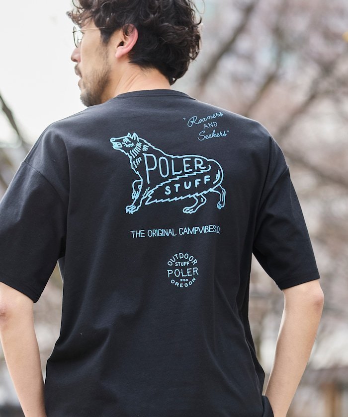 【フリークスストア/FREAK'S STORE】のPOLeR×FREAK S STORE 別注 ビッグシルエット ウルフモチーフ バックプリント Tシャツ 【限定展開】 インテリア・キッズ・メンズ・レディースファッション・服の通販 founy(ファウニー) 　ファッション　Fashion　メンズファッション　Fashion for Men　2026年　2026　2026春夏・S/S　Spring/Summer 2026 SS26　おすすめ　Recommended / Our Picks　カーゴパンツ　Cargo Pants, Utility Pants　グラフィック　Graphic, Graphic Design　ショーツ　Shorts, Short Pants　シンプル　Simple, Minimal　デニム　Denim, Jeans Material　トレンド　Trend, Trending Now　ビッグ　Big, Oversized　フィット　Fit, Slim Fit　プリント　Print, Printed Pattern　ボトム　Bottoms, Lower Wear　モチーフ　Motif, Design Theme　リラックス　Relax, Relaxed Fit　ワイド　Wide, Wide Fit　ワンポイント　One Point, Statement Accent　人気　Popular, Best Seller　別注　Limited Edition, Custom Order　定番　Standard, Basic Item　ブラック|ID: prp329100004978128 ipo3291000000037308012