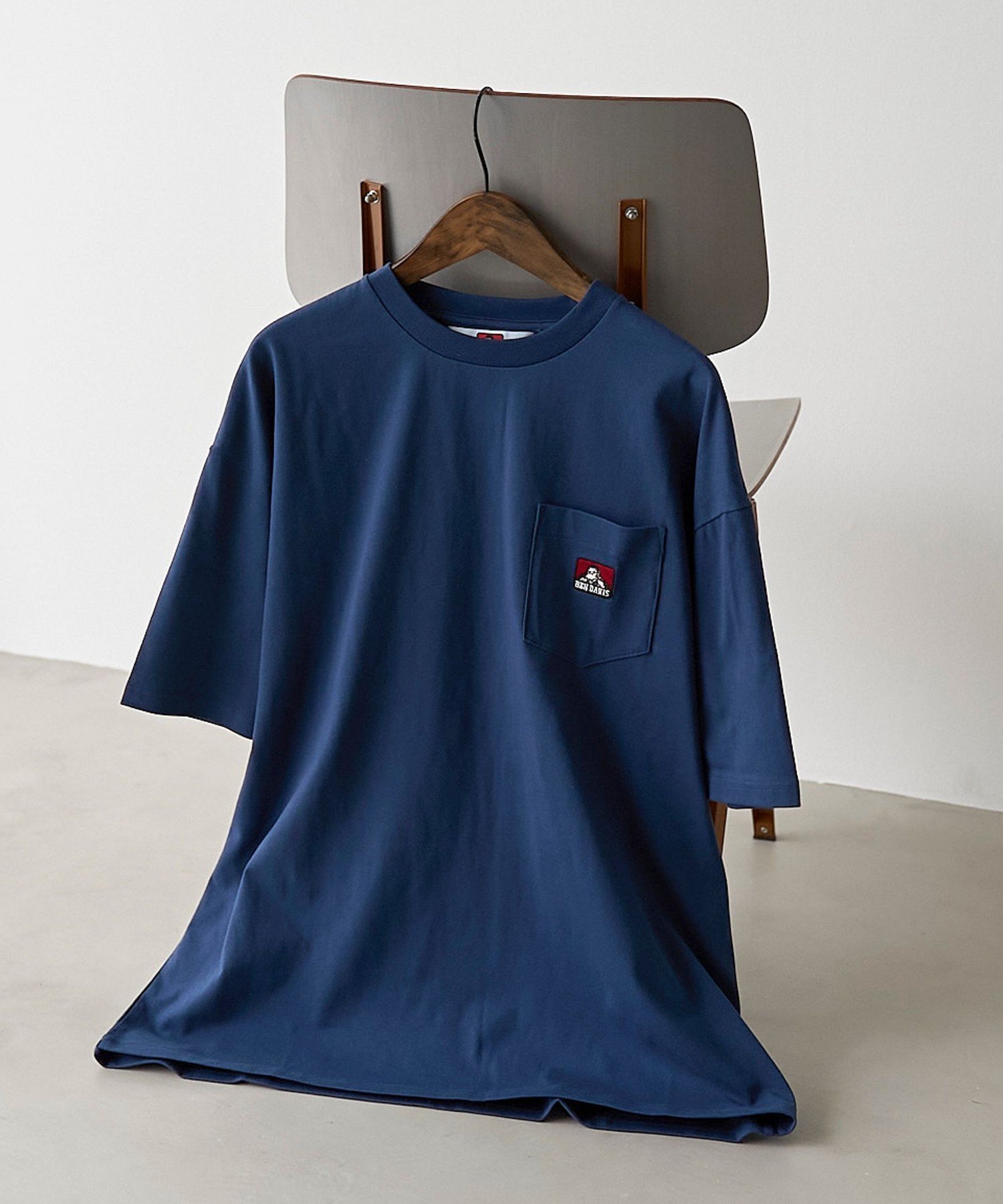 【コーエン/COEN】のBEN DAVIS(ベンデイビス)ワンポイント刺繍Tシャツ インテリア・キッズ・メンズ・レディースファッション・服の通販 founy(ファウニー) 　ファッション　Fashion　レディースファッション　Fashion for Women　トップス・カットソー　Cut & Sew Tops　シャツ・ブラウス・オフィスカジュアル　Elegant Blouses & Button-Ups　ロングTシャツ・Tシャツ　Longline T-Shirts & Tees　アメリカン　American Style　春　Spring　グラフィック　Graphic, Graphic Design　ショルダー　Shoulder, Shoulder Strap　ショート　Short, Short Length　シンプル　Simple, Minimal　スニーカー　Sneakers, Trainers　ダウン　Down, Puffer　デニム　Denim, Jeans Material　定番　Standard, Basic Item　フラップ　Flap, Flap Pocket　ポケット　Pocket, Pocket Detail　メッシュ　Mesh, Net Fabric　ワンポイント　One Point, Statement Accent　ワーク　Workwear, Utility Style　S/S・春夏　SS, Spring/Summer, Warm Season　夏　Summer　エレガント 上品　Elegant　2026年　2026　2026春夏・S/S　Spring/Summer 2026 SS26　NAVY|ID: prp329100004978166 ipo3291000000037308225