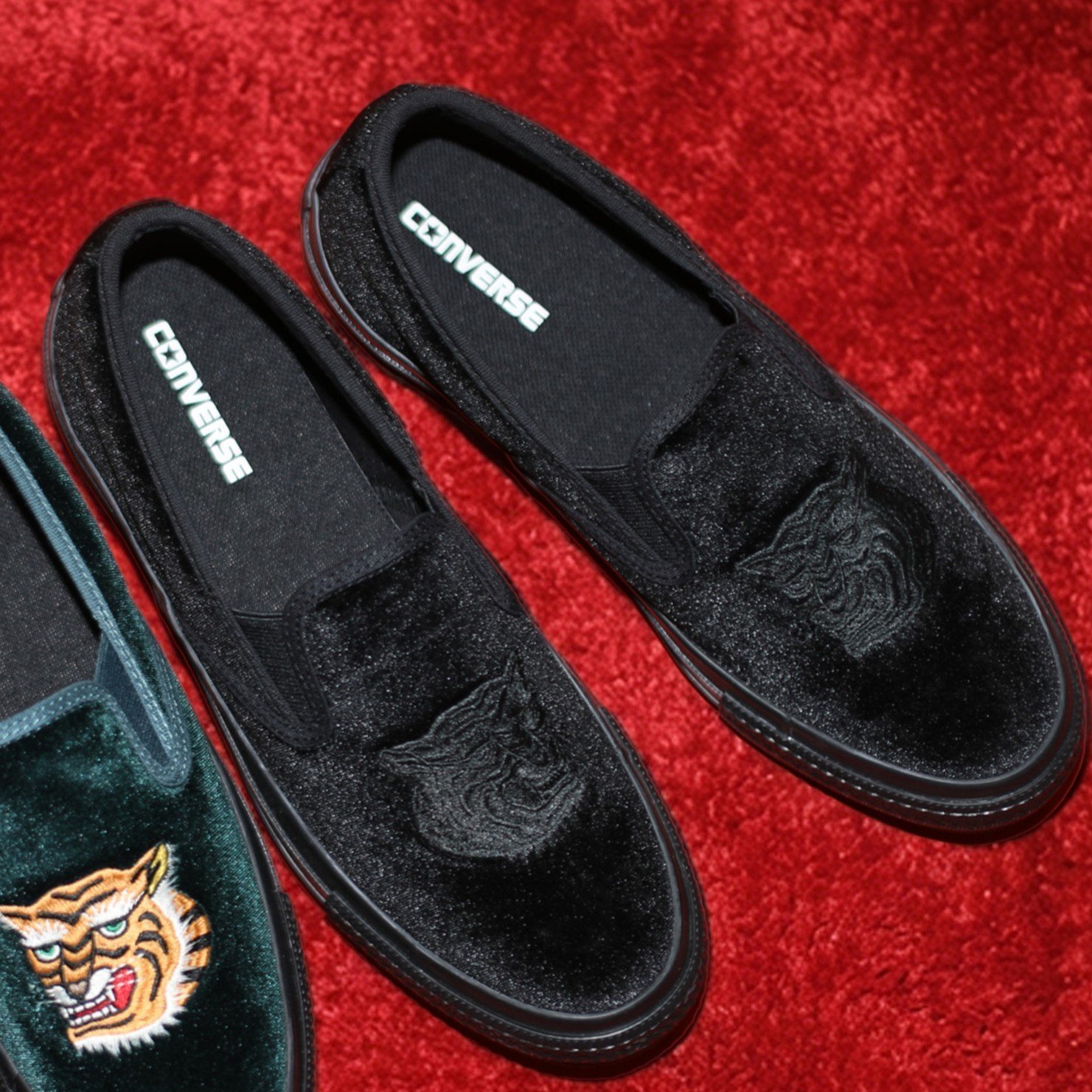 【コンバース/CONVERSE】の【公式】オールスター カンフー スリップオン スリッポン 大人の最旬トレンドファッション＆コーディネート founy(ファウニー) 　ファッション　Fashion　レディースファッション　Fashion for Women　インソール　Shoe Insole　クッション　Cushion, Throw Pillow　ジャケット　Jacket, Outerwear　スリッポン　Slip-On, Loafer　ベルベット　Velvet, Velvety　エレガント 上品　Elegant　 other-1|ID: prp329100004978185 ipo3291000000037308301