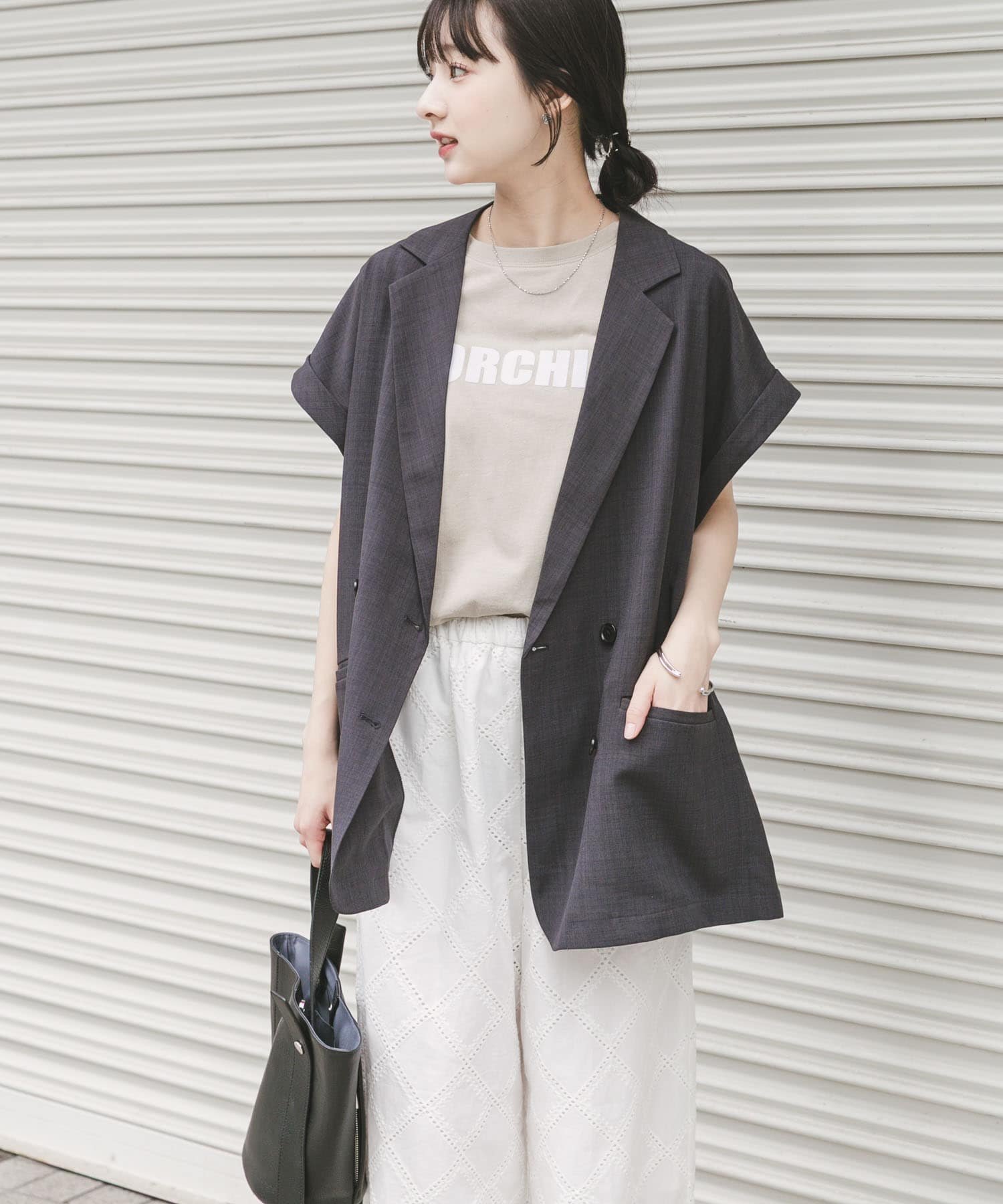 【アイテムズアーバンリサーチ/ITEMS URBAN RESEARCH】のSMOOTH LINEN TOUCH ジレ インテリア・キッズ・メンズ・レディースファッション・服の通販 founy(ファウニー) 　ファッション　Fashion　レディースファッション　Fashion for Women　アウター　Coat / Outerwear Collection　トップス・カットソー　Cut & Sew Tops　ベスト&ジレ / 重ね着スタイル　Vests & Gilets　2026年　2026　2026春夏・S/S　Spring/Summer 2026 SS26　シンプル　Simple, Minimal　夏　Summer　S/S・春夏　SS, Spring/Summer, Warm Season　チャコールグレー|ID: prp329100004978189 ipo3291000000037308321
