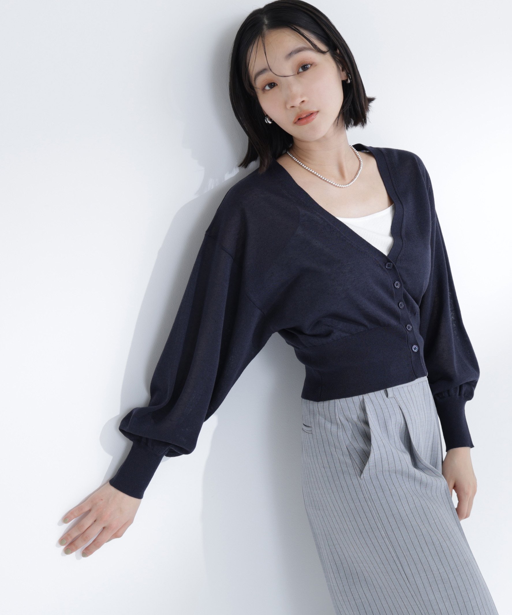 【ナチュラル ビューティー ベーシック/NATURAL BEAUTY BASIC】のさらりと,涼しげ麻混カーディガン インテリア・キッズ・メンズ・レディースファッション・服の通販 founy(ファウニー) 　ファッション　Fashion　レディースファッション　Fashion for Women　トップス・カットソー　Cut & Sew Tops　カーディガン・羽織り　Layered Style Cardigans　おすすめ　Recommended / Our Picks　カーディガン　Cardigan, Knitwear　コンパクト　Compact, Small Size　ノースリーブ　Sleeveless, No-Sleeve　ベーシック　Basic, Essential　リネン　Linen, Linen Fabric　夏　Summer　ネイビー|ID: prp329100004978375 ipo3291000000037308965