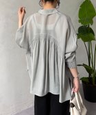 【ジェナ エスパス メルヴェイユ/Jena espace merveilleux】の【WEB限定カラー/リバイバル】バックシャーリングシャツ 大人の最旬トレンドファッション＆コーディネート founy(ファウニー) ファッション Fashion レディースファッション Fashion for Women トップス・カットソー Cut & Sew Tops シャツ・ブラウス・オフィスカジュアル Elegant Blouses & Button-Ups キャミソール Camisole, Spaghetti Strap Top シャーリング Shirring, Ruched スマート Smart, Elegant ノースリーブ Sleeveless, No-Sleeve フィット Fit, Slim Fit 羽織 Haori, Light Jacket リラックス Relax, Relaxed Fit 再入荷 Restock / Back in Stock おすすめ Recommended / Our Picks エレガント 上品 Elegant thumbnail グレー|ID: prp329100004978397 ipo3291000000037309081