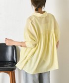 【ジェナ エスパス メルヴェイユ/Jena espace merveilleux】の【WEB限定カラー/リバイバル】バックシャーリングシャツ 大人の最旬トレンドファッション＆コーディネート founy(ファウニー) ファッション Fashion レディースファッション Fashion for Women トップス・カットソー Cut & Sew Tops シャツ・ブラウス・オフィスカジュアル Elegant Blouses & Button-Ups キャミソール Camisole, Spaghetti Strap Top シャーリング Shirring, Ruched スマート Smart, Elegant ノースリーブ Sleeveless, No-Sleeve フィット Fit, Slim Fit 羽織 Haori, Light Jacket リラックス Relax, Relaxed Fit 再入荷 Restock / Back in Stock おすすめ Recommended / Our Picks エレガント 上品 Elegant thumbnail イエロー|ID: prp329100004978397 ipo3291000000037309083