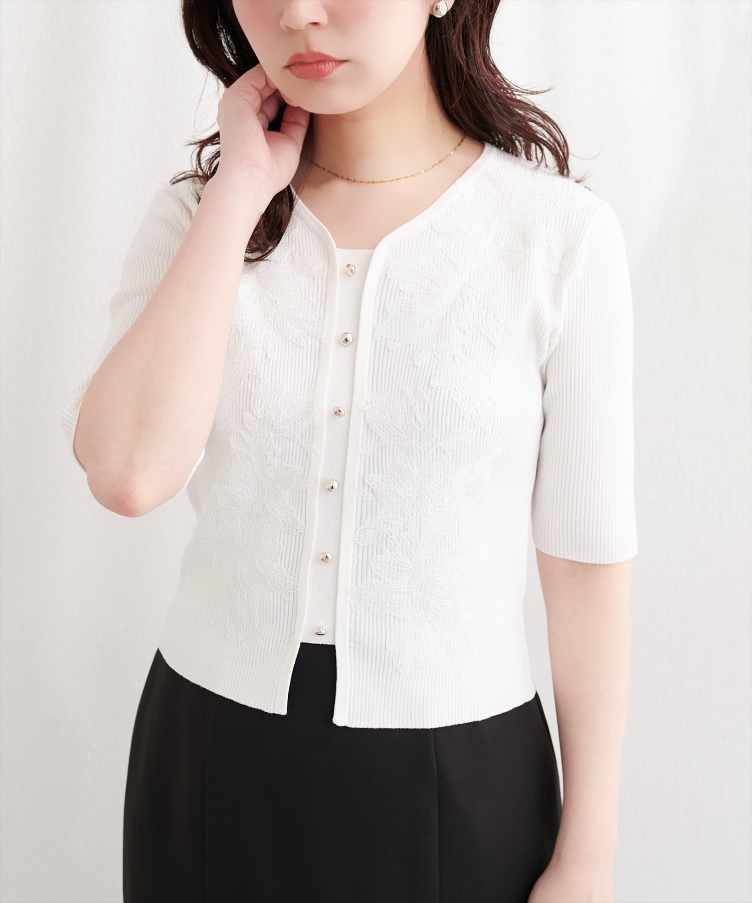 【ナチュラルクチュール/natural couture】の前あき風レースニット インテリア・キッズ・メンズ・レディースファッション・服の通販 founy(ファウニー) 　ファッション　Fashion　レディースファッション　Fashion for Women　トップス・カットソー　Cut & Sew Tops　ニット　Knit Tops & Sweaters　インナー　Innerwear　カッティング　Cutting Detail　キャミソール　Camisole, Spaghetti Strap Top　サンダル　Sandals, Summer Shoes　ジャケット　Jacket, Outerwear　スニーカー　Sneakers, Trainers　タンク　Tank Top, Sleeveless Top　ダウン　Down, Puffer　デニム　Denim, Jeans Material　トレンド　Trend, Trending Now　フィット　Fit, Slim Fit　フェミニン　Feminine, Girly　フレア　Flare, Flared　フロント　Front, Front Design　リラックス　Relax, Relaxed Fit　レース　Lace, Lace Fabric　再入荷　Restock / Back in Stock　おすすめ　Recommended / Our Picks　エレガント 上品　Elegant　2026年　2026　2026春夏・S/S　Spring/Summer 2026 SS26　オフホワイト|ID: prp329100004978418 ipo3291000000037309211