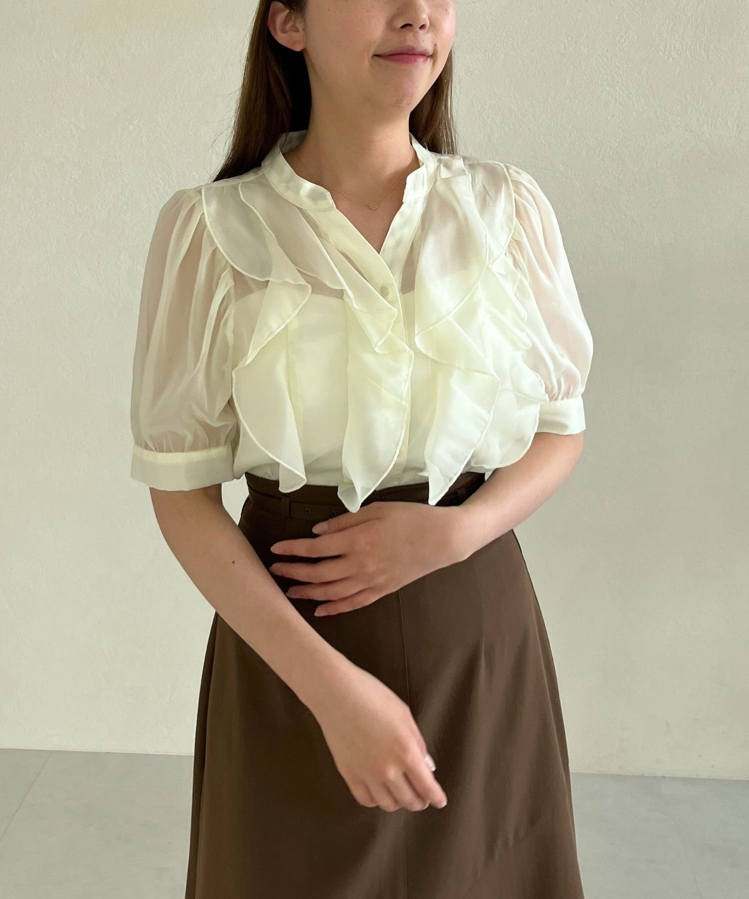 【ミッシュマッシュ/MISCH MASCH】のコーデを華やかに彩るラッフルシアーブラウス/MM528107 インテリア・キッズ・メンズ・レディースファッション・服の通販 founy(ファウニー) 　ファッション　Fashion　レディースファッション　Fashion for Women　トップス・カットソー　Cut & Sew Tops　シャツ・ブラウス・オフィスカジュアル　Elegant Blouses & Button-Ups　春　Spring　シフォン　Chiffon, Lightweight Fabric　スリーブ　Sleeve, Long Sleeve / Short Sleeve　タイトスカート　Pencil Skirt, Tight Skirt　ダウン　Down, Puffer　デニム　Denim, Jeans Material　フェミニン　Feminine, Girly　フリル　Frill, Ruffle　ボトム　Bottoms, Lower Wear　ワイド　Wide, Wide Fit　S/S・春夏　SS, Spring/Summer, Warm Season　おすすめ　Recommended / Our Picks　夏　Summer　エレガント 上品　Elegant　イエロー|ID: prp329100004978428 ipo3291000000037309271