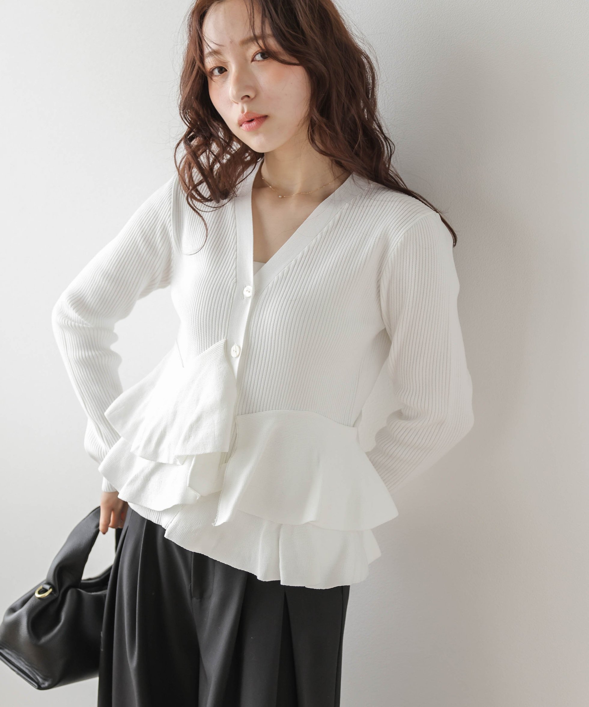 【ラジュール/Lajour】のペプラムリブニットカーディガン インテリア・キッズ・メンズ・レディースファッション・服の通販 founy(ファウニー) 　ファッション　Fashion　レディースファッション　Fashion for Women　トップス・カットソー　Cut & Sew Tops　ニット　Knit Tops & Sweaters　カーディガン・羽織り　Layered Style Cardigans　2026年　2026　2026春夏・S/S　Spring/Summer 2026 SS26　アシンメトリー　Asymmetrical Style　イレギュラー　Irregular Design　デコルテ　Décolleté, Neckline　フリル　Frill, Ruffle　ペプラム　Peplum, Flared Hem　ホワイト|ID: prp329100004978437 ipo3291000000037309319