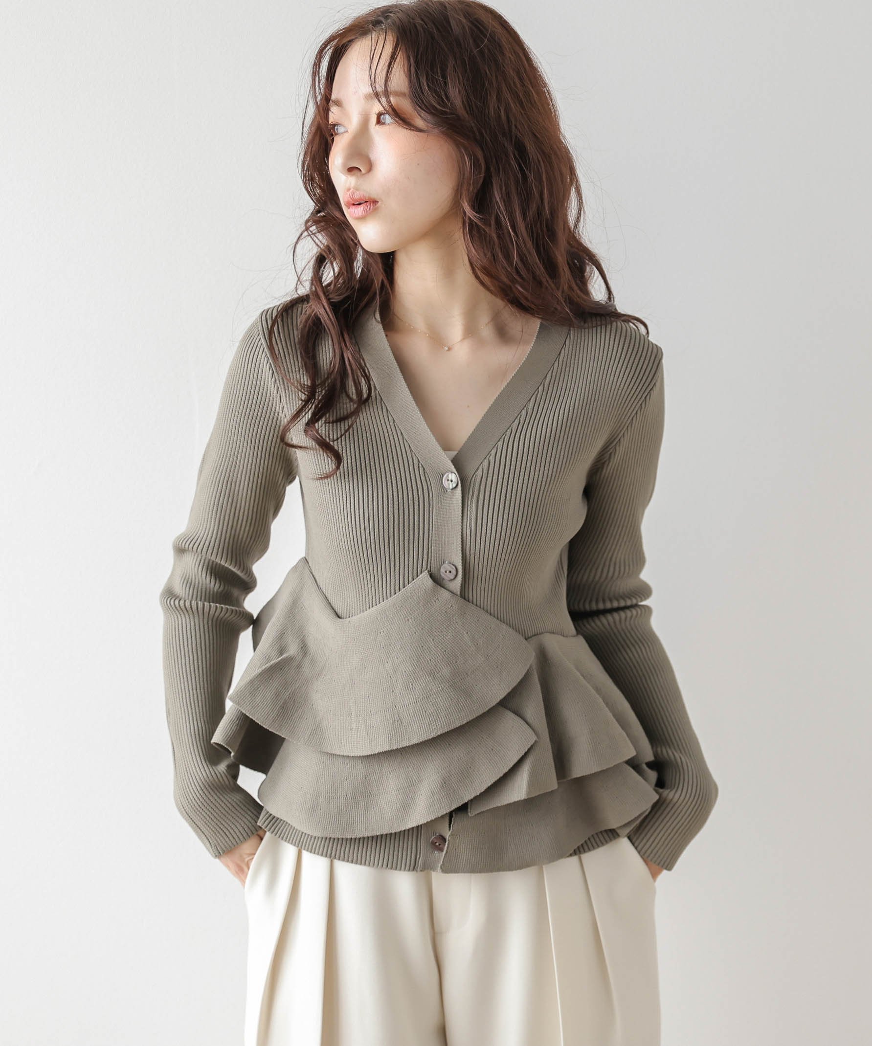 【ラジュール/Lajour】のペプラムリブニットカーディガン インテリア・キッズ・メンズ・レディースファッション・服の通販 founy(ファウニー) 　ファッション　Fashion　レディースファッション　Fashion for Women　トップス・カットソー　Cut & Sew Tops　ニット　Knit Tops & Sweaters　カーディガン・羽織り　Layered Style Cardigans　2026年　2026　2026春夏・S/S　Spring/Summer 2026 SS26　アシンメトリー　Asymmetrical Style　イレギュラー　Irregular Design　デコルテ　Décolleté, Neckline　フリル　Frill, Ruffle　ペプラム　Peplum, Flared Hem　モカ|ID: prp329100004978437 ipo3291000000037309320