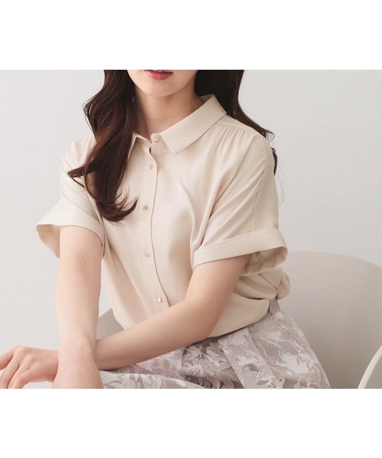【インデックス/INDEX】の【UVケア/接触冷感/吸水速乾】シャンブレーターンバックシャツ《洗濯機OK》 インテリア・キッズ・メンズ・レディースファッション・服の通販 founy(ファウニー) 　ファッション　Fashion　レディースファッション　Fashion for Women　トップス・カットソー　Cut & Sew Tops　シャツ・ブラウス・オフィスカジュアル　Elegant Blouses & Button-Ups　バッグ　Bags　ギャザー　Gathered, Ruffled　吸水　Absorbent, Quick-Dry　シャンブレー　Chambray, Denim-Like Fabric　シンプル　Simple, Minimal　スマート　Smart, Elegant　バランス　Balance, Style Balance　ボックス　Boxy, Box Shape　ヨーク　Yoke, Yoke Design　ワイド　Wide, Wide Fit　エレガント 上品　Elegant　ビジネス 仕事 通勤　Business / Work / Commuting　グレージュ|ID: prp329100004978438 ipo3291000000037309335