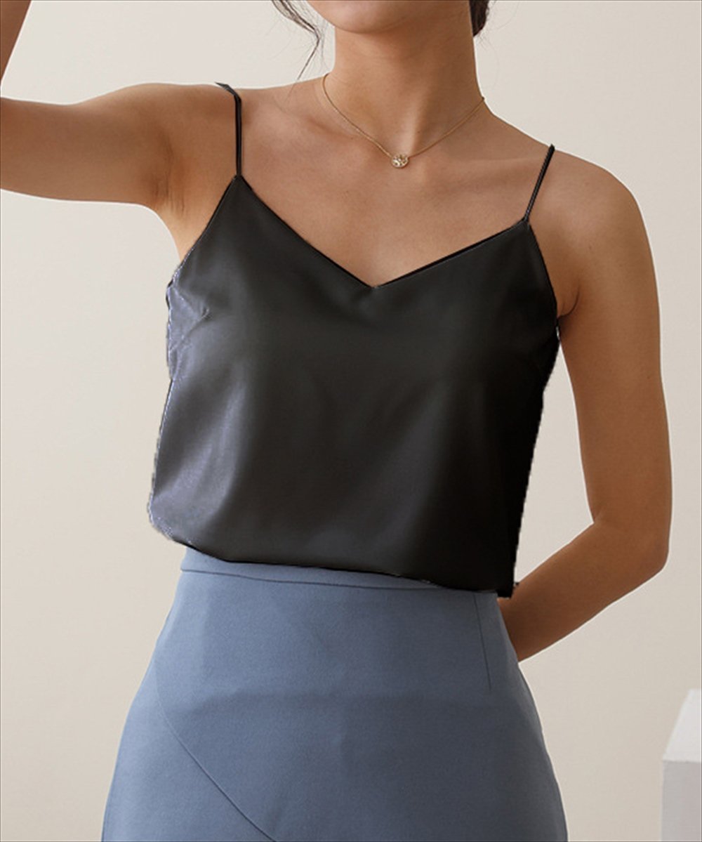 【ラジュール/Lajour】のカップ付きキャミソール インテリア・キッズ・メンズ・レディースファッション・服の通販 founy(ファウニー) 　ファッション　Fashion　レディースファッション　Fashion for Women　トップス・カットソー　Cut & Sew Tops　キャミソール&ノースリーブ　Camisoles & Sleeveless Tops　キャミソール　Camisole, Spaghetti Strap Top　サテン　Satin, Glossy Fabric　デコルテ　Décolleté, Neckline　フィット　Fit, Slim Fit　ラップ　Wrap, Wrap Design　エレガント 上品　Elegant　Bタイプブラック|ID: prp329100004978444 ipo3291000000037309366