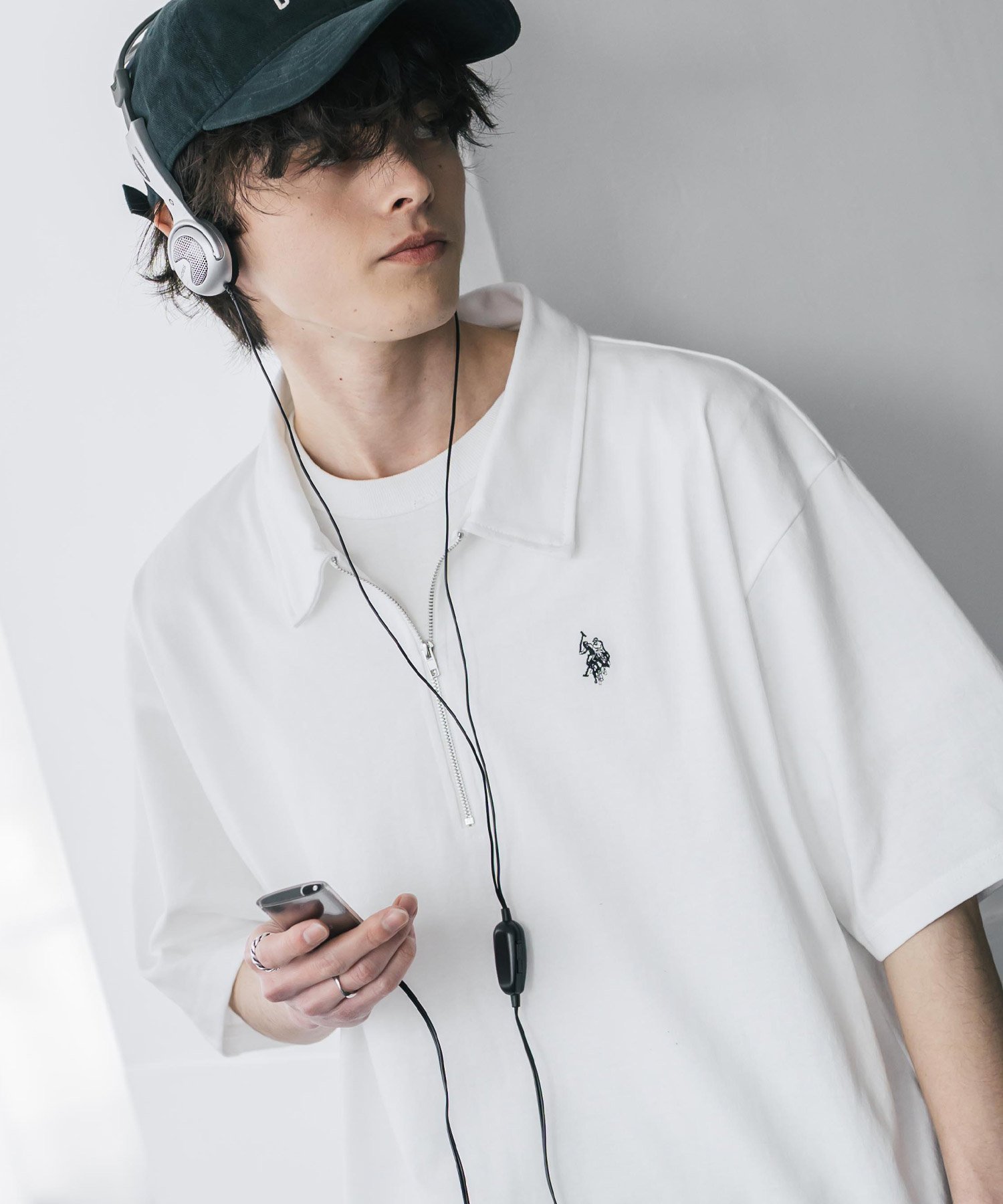 【ロッキーモンロー/Rocky Monroe】の新色追加 U.S. POLO ASSN. ワンポイントロゴ刺繍天竺半袖ハーフZIPポロ インテリア・キッズ・メンズ・レディースファッション・服の通販 founy(ファウニー) 　ファッション　Fashion　レディースファッション　Fashion for Women　トップス・カットソー　Cut & Sew Tops　インナー　Innerwear　シンプル　Simple, Minimal　スポーツ　Sports, Activewear　スリット　Slit, Slit Detail　ハーフ　Half, Half-Length　バランス　Balance, Style Balance　ポロシャツ　Polo Shirt, Collared Tee　別注　Limited Edition, Custom Order　半袖　Short Sleeve, Half Sleeve　メンズ　Men's, Menswear　リラックス　Relax, Relaxed Fit　ワイド　Wide, Wide Fit　ワンポイント　One Point, Statement Accent　再入荷　Restock / Back in Stock　おすすめ　Recommended / Our Picks　2026年　2026　2026春夏・S/S　Spring/Summer 2026 SS26　ホワイト|ID: prp329100004978447 ipo3291000000037309396