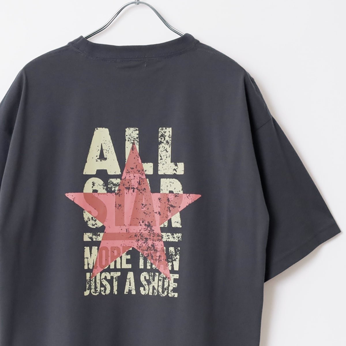 【ラザル/LAZAR】のCONVERSE コンバース COOLMAX Tシャツ メンズ 半袖 ワンポイント 速乾 レディース 吸水速乾 インテリア・キッズ・メンズ・レディースファッション・服の通販 founy(ファウニー) 　ファッション　Fashion　レディースファッション　Fashion for Women　トップス・カットソー　Cut & Sew Tops　シャツ・ブラウス・オフィスカジュアル　Elegant Blouses & Button-Ups　ロングTシャツ・Tシャツ　Longline T-Shirts & Tees　イラスト　Illustration　カーゴパンツ　Cargo Pants, Utility Pants　カーディガン　Cardigan, Knitwear　キャップ　Cap, Baseball Cap　キャラクター　Character, Licensed Characters　キャンバス　Canvas, Canvas Fabric　グラフィック　Graphic, Graphic Design　吸水　Absorbent, Quick-Dry　サンダル　Sandals, Summer Shoes　シューズ　Shoes, Footwear　シンプル　Simple, Minimal　ジャケット　Jacket, Outerwear　ストライプ　Stripe, Striped Pattern　スニーカー　Sneakers, Trainers　スポーツ　Sports, Activewear　スラックス　Slacks, Dress Pants　セットアップ　Set-Up, Coordinated Outfit　センター　Center, Center Line　デニム　Denim, Jeans Material　トレンド　Trend, Trending Now　定番　Standard, Basic Item　人気　Popular, Best Seller　バスケット　Basket, Basket Bag　パーカー　Hoodie, Parka　ビッグ　Big, Oversized　ブラック柄A|ID: prp329100004978456 ipo3291000000037309447
