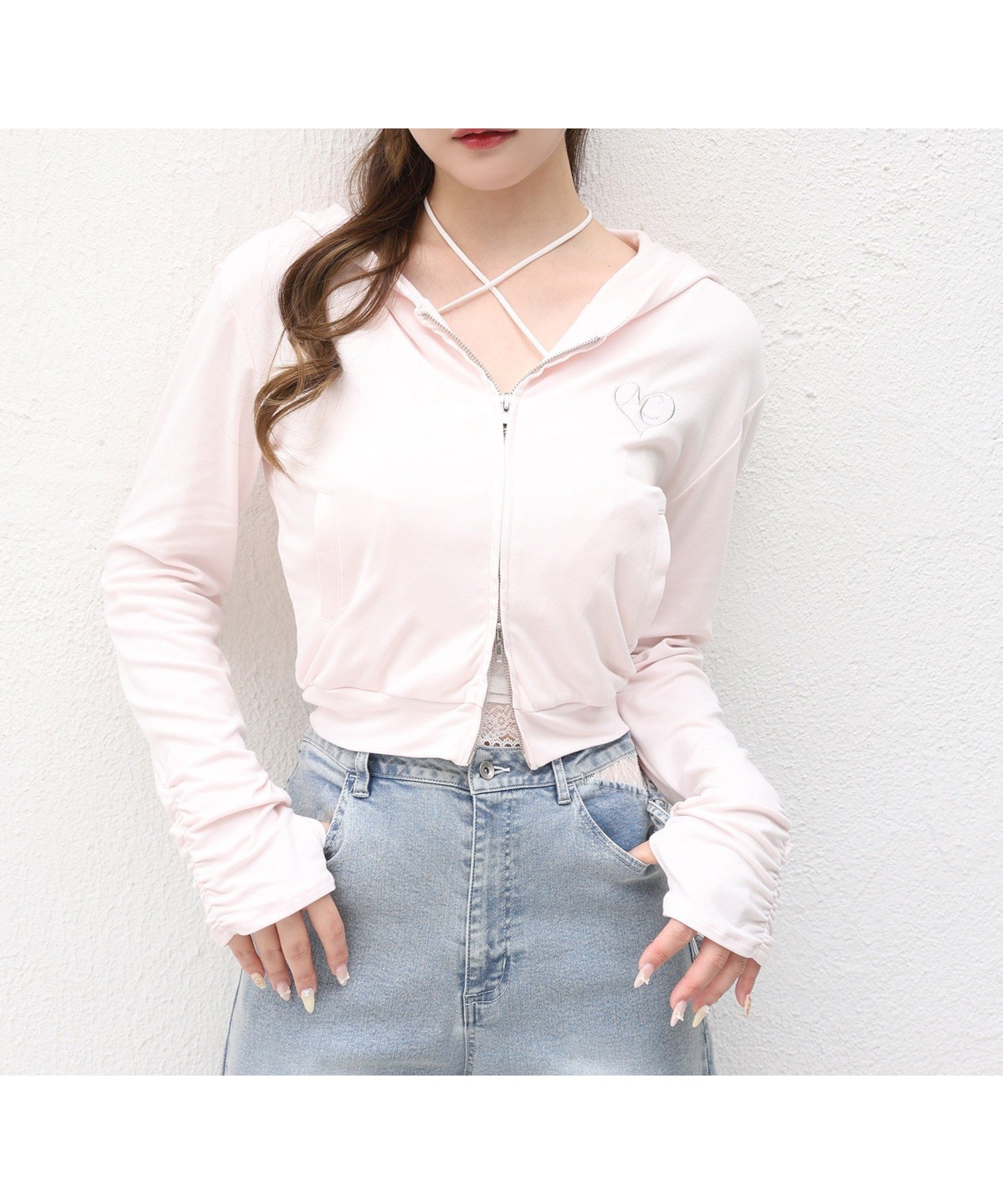 【ナイスクラップ/NICE CLAUP】の【紫外線を90%以上カット】ロゴ刺繡UVカットパーカー インテリア・キッズ・メンズ・レディースファッション・服の通販 founy(ファウニー) 　ファッション　Fashion　レディースファッション　Fashion for Women　トップス・カットソー　Cut & Sew Tops　レディースパーカー・カジュアルフーディー　Casual Hoodies & Sweatshirts　おすすめ　Recommended / Our Picks　キャミ　Camisole, Cami Top　ショート　Short, Short Length　シンプル　Simple, Minimal　デニム　Denim, Jeans Material　パーカー　Hoodie, Parka　ミニスカート　Mini Skirt, Short Skirt　ワイド　Wide, Wide Fit　夏　Summer　ピンク|ID: prp329100004978461 ipo3291000000037309486