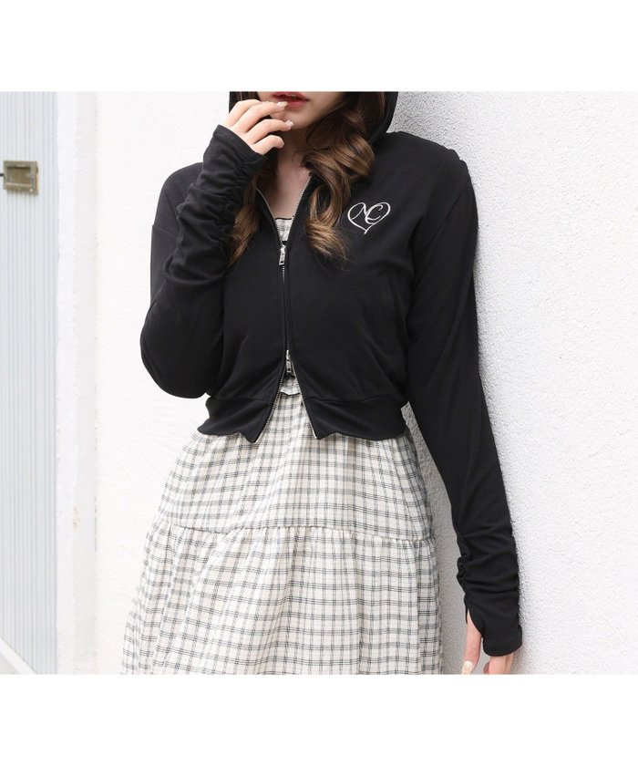 【ナイスクラップ/NICE CLAUP】の【紫外線を90%以上カット】ロゴ刺繡UVカットパーカー インテリア・キッズ・メンズ・レディースファッション・服の通販 founy(ファウニー) https://founy.com/ ファッション Fashion レディースファッション Fashion for Women トップス・カットソー Cut & Sew Tops レディースパーカー・カジュアルフーディー Casual Hoodies & Sweatshirts おすすめ Recommended / Our Picks キャミ Camisole, Cami Top ショート Short, Short Length シンプル Simple, Minimal デニム Denim, Jeans Material パーカー Hoodie, Parka ミニスカート Mini Skirt, Short Skirt ワイド Wide, Wide Fit 夏 Summer |ID: prp329100004978461 ipo3291000000037373302