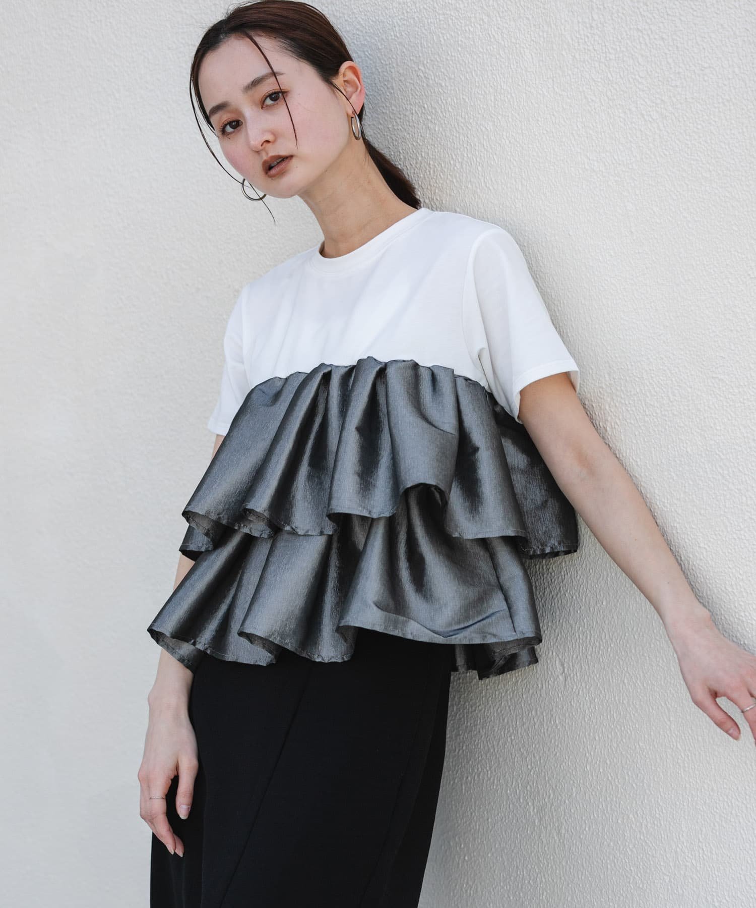 【センスオブプレイス/SENSE OF PLACE by URBAN RESEARCH】のシャイニーフリルドッキングカットトップ インテリア・キッズ・メンズ・レディースファッション・服の通販 founy(ファウニー) 　ファッション　Fashion　レディースファッション　Fashion for Women　カットソー　Cut and Sewn Top　シャイニー　Shiny, Glossy Finish　シンプル　Simple, Minimal　スマート　Smart, Elegant　ドッキング　Docking, Mixed Material　バランス　Balance, Style Balance　フリル　Frill, Ruffle　モダン　Modern, Contemporary　S/S・春夏　SS, Spring/Summer, Warm Season　夏　Summer　2026年　2026　2026春夏・S/S　Spring/Summer 2026 SS26　ホワイト系その他|ID: prp329100004978469 ipo3291000000037309524