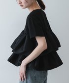 【センスオブプレイス/SENSE OF PLACE by URBAN RESEARCH】のシャイニーフリルドッキングカットトップ 大人の最旬トレンドファッション＆コーディネート founy(ファウニー) ファッション Fashion レディースファッション Fashion for Women カットソー Cut and Sewn Top シャイニー Shiny, Glossy Finish シンプル Simple, Minimal スマート Smart, Elegant ドッキング Docking, Mixed Material バランス Balance, Style Balance フリル Frill, Ruffle モダン Modern, Contemporary S/S・春夏 SS, Spring/Summer, Warm Season 夏 Summer 2026年 2026 2026春夏・S/S Spring/Summer 2026 SS26 thumbnail ブラック|ID: prp329100004978469 ipo3291000000037309525