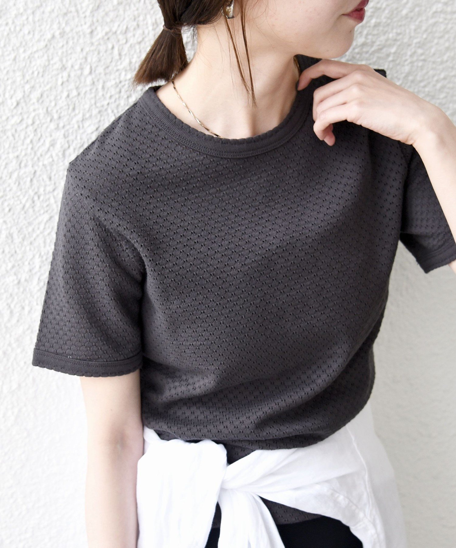 【シップス/SHIPS】のSHIPS any 洗濯機可能 透かし レース 半袖 クルーネック Tシャツ インテリア・キッズ・メンズ・レディースファッション・服の通販 founy(ファウニー) 　ファッション　Fashion　レディースファッション　Fashion for Women　トップス・カットソー　Cut & Sew Tops　シャツ・ブラウス・オフィスカジュアル　Elegant Blouses & Button-Ups　ロングTシャツ・Tシャツ　Longline T-Shirts & Tees　アイレット　Eyelet Lace　インナー　Innerwear　洗える　Machine Washable　カットソー　Cut and Sewn Top　コンパクト　Compact, Small Size　シンプル　Simple, Minimal　スカラップ　Scallop, Scalloped Edge　透かし　Cut-Out, Lacework　デニム　Denim, Jeans Material　半袖　Short Sleeve, Half Sleeve　レース　Lace, Lace Fabric　ワイド　Wide, Wide Fit　おすすめ　Recommended / Our Picks　2026年　2026　2026春夏・S/S　Spring/Summer 2026 SS26　チャコールグレー|ID: prp329100004978564 ipo3291000000037309912
