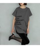 【フリークスストア/FREAK'S STORE】のオーガニックコットン シャーリングロゴ Tシャツ 大人の最旬トレンドファッション＆コーディネート founy(ファウニー) ファッション Fashion レディースファッション Fashion for Women トップス・カットソー Cut & Sew Tops シャツ・ブラウス・オフィスカジュアル Elegant Blouses & Button-Ups ロングTシャツ・Tシャツ Longline T-Shirts & Tees クロップド Cropped, Short Length シャーリング Shirring, Ruched シューズ Shoes, Footwear スラックス Slacks, Dress Pants チュニック Tunic, Long Top トレンド Trend, Trending Now 人気 Popular, Best Seller バランス Balance, Style Balance プリント Print, Printed Pattern リラックス Relax, Relaxed Fit レース Lace, Lace Fabric ワイド Wide, Wide Fit S/S・春夏 SS, Spring/Summer, Warm Season おすすめ Recommended / Our Picks 夏 Summer 2026年 2026 2026春夏・S/S Spring/Summer 2026 SS26 thumbnail チャコールグレー|ID: prp329100004978571 ipo3291000000037309938