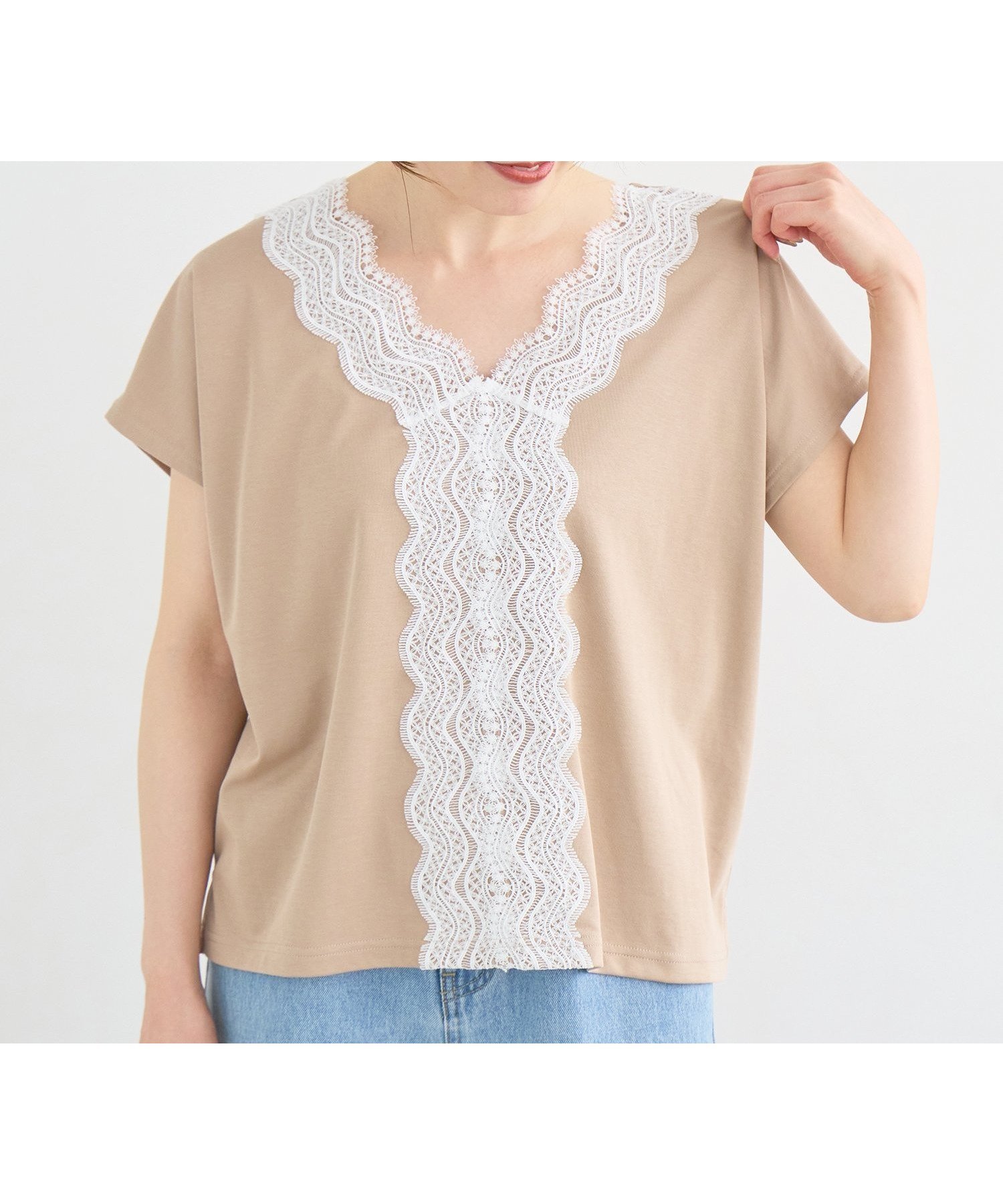 【ルクールブラン/le.coeur blanc】のフロントレースVネックカットソー インテリア・キッズ・メンズ・レディースファッション・服の通販 founy(ファウニー) 　ファッション　Fashion　レディースファッション　Fashion for Women　トップス・カットソー　Cut & Sew Tops　カットソー・ベーシックTシャツ　Cut-and-Sewn Tops / Stretch Tees & Basics　Vネックトップス　V-Neck Tops / V-Cut Neckline Shirts　カットソー　Cut and Sewn Top　シンプル　Simple, Minimal　スリーブ　Sleeve, Long Sleeve / Short Sleeve　ドッキング　Docking, Mixed Material　フレンチ　French, French Style　フロント　Front, Front Design　ボトム　Bottoms, Lower Wear　レース　Lace, Lace Fabric　エレガント 上品　Elegant　ベージュ|ID: prp329100004978583 ipo3291000000037309985