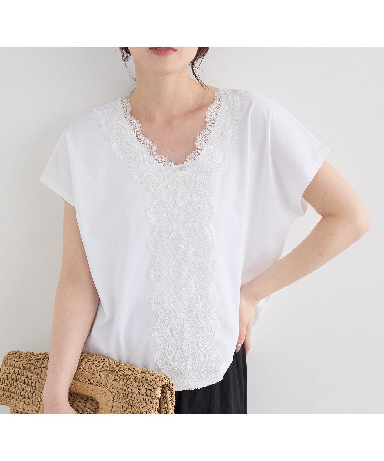 【ルクールブラン/le.coeur blanc】のフロントレースVネックカットソー インテリア・キッズ・メンズ・レディースファッション・服の通販 founy(ファウニー) 　ファッション　Fashion　レディースファッション　Fashion for Women　トップス・カットソー　Cut & Sew Tops　カットソー・ベーシックTシャツ　Cut-and-Sewn Tops / Stretch Tees & Basics　Vネックトップス　V-Neck Tops / V-Cut Neckline Shirts　カットソー　Cut and Sewn Top　シンプル　Simple, Minimal　スリーブ　Sleeve, Long Sleeve / Short Sleeve　ドッキング　Docking, Mixed Material　フレンチ　French, French Style　フロント　Front, Front Design　ボトム　Bottoms, Lower Wear　レース　Lace, Lace Fabric　エレガント 上品　Elegant　オフ|ID: prp329100004978583 ipo3291000000037309986