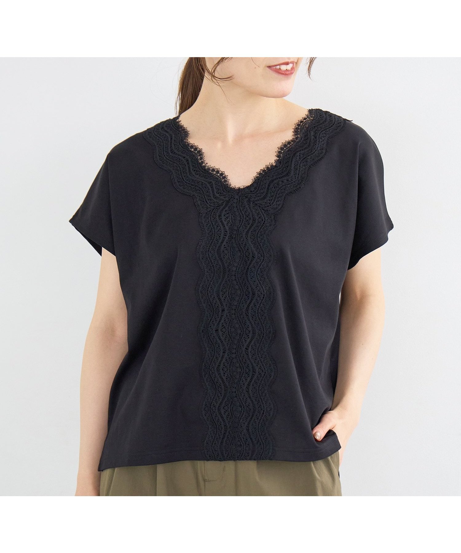 【ルクールブラン/le.coeur blanc】のフロントレースVネックカットソー インテリア・キッズ・メンズ・レディースファッション・服の通販 founy(ファウニー) 　ファッション　Fashion　レディースファッション　Fashion for Women　トップス・カットソー　Cut & Sew Tops　カットソー・ベーシックTシャツ　Cut-and-Sewn Tops / Stretch Tees & Basics　Vネックトップス　V-Neck Tops / V-Cut Neckline Shirts　カットソー　Cut and Sewn Top　シンプル　Simple, Minimal　スリーブ　Sleeve, Long Sleeve / Short Sleeve　ドッキング　Docking, Mixed Material　フレンチ　French, French Style　フロント　Front, Front Design　ボトム　Bottoms, Lower Wear　レース　Lace, Lace Fabric　エレガント 上品　Elegant　ブラック|ID: prp329100004978583 ipo3291000000037309987