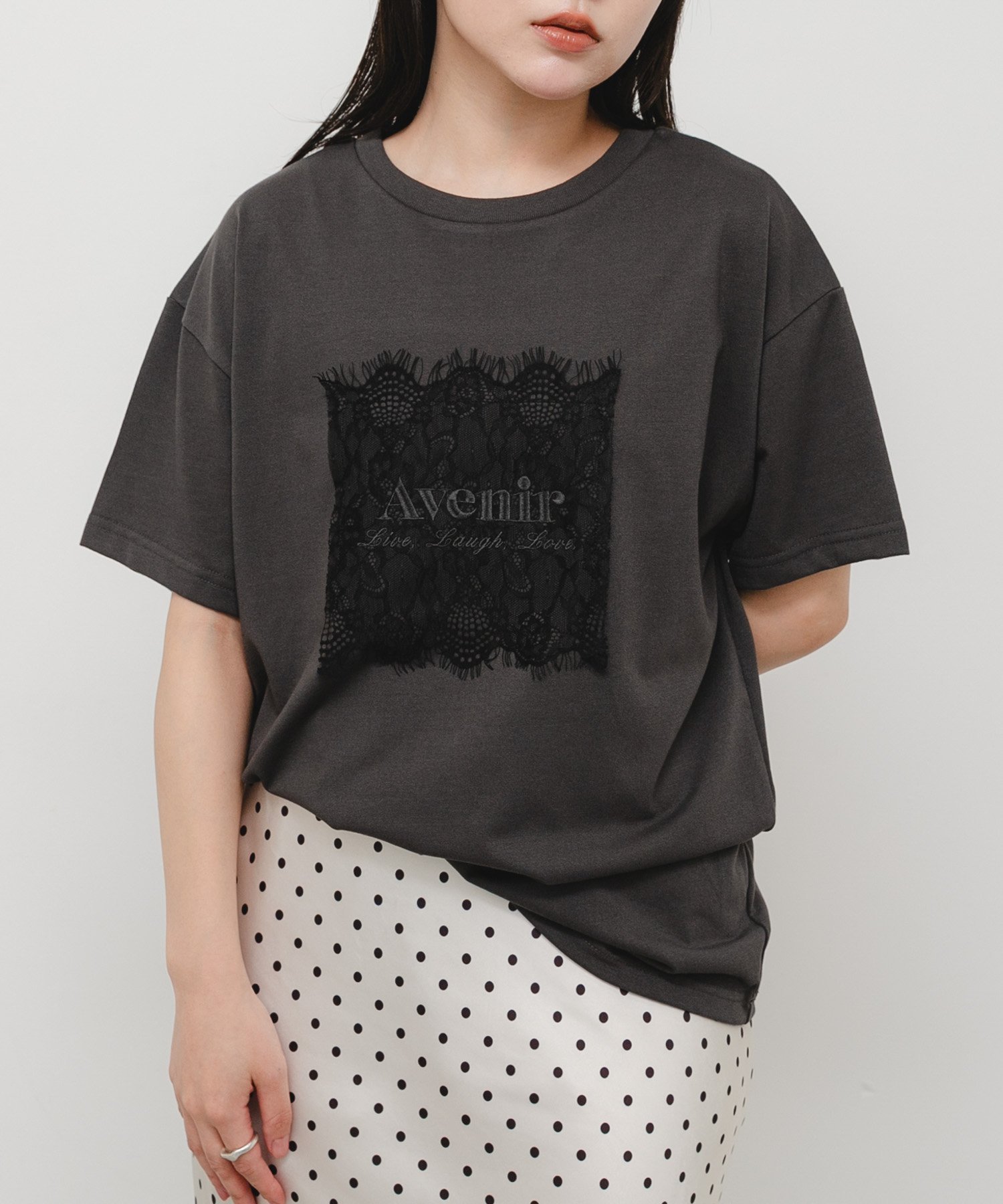 【センスオブプレイス/SENSE OF PLACE by URBAN RESEARCH】のレースロゴTシャツ 大人の最旬トレンドファッション＆コーディネート founy(ファウニー) 　ファッション　Fashion　レディースファッション　Fashion for Women　トップス・カットソー　Cut & Sew Tops　シャツ・ブラウス・オフィスカジュアル　Elegant Blouses & Button-Ups　ロングTシャツ・Tシャツ　Longline T-Shirts & Tees　インナー　Innerwear　エレガント 上品　Elegant　カットソー　Cut and Sewn Top　シンプル　Simple, Minimal　スマート　Smart, Elegant　スラックス　Slacks, Dress Pants　デニム　Denim, Jeans Material　ドッキング　Docking, Mixed Material　フロント　Front, Front Design　レース　Lace, Lace Fabric　S/S・春夏　SS, Spring/Summer, Warm Season　おすすめ　Recommended / Our Picks　夏　Summer　2026年　2026　2026春夏・S/S　Spring/Summer 2026 SS26　 other-1|ID: prp329100004978633 ipo3291000000037310195