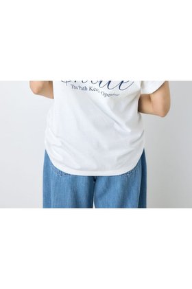 【アズール バイ マウジー/AZUL by moussy】のバックプリントTシャツ 大人の最旬トレンドファッション＆コーディネート founy(ファウニー) ファッション Fashion レディースファッション Fashion for Women トップス・カットソー Cut & Sew Tops シャツ・ブラウス・オフィスカジュアル Elegant Blouses & Button-Ups ロングTシャツ・Tシャツ Longline T-Shirts & Tees バッグ Bags おすすめ Recommended / Our Picks インナー Innerwear カットソー Cut and Sewn Top カーゴパンツ Cargo Pants, Utility Pants シンプル Simple, Minimal スラックス Slacks, Dress Pants デニム Denim, Jeans Material バランス Balance, Style Balance フィット Fit, Slim Fit フロント Front, Front Design プリント Print, Printed Pattern エレガント 上品 Elegant |ID:prp329100004978644