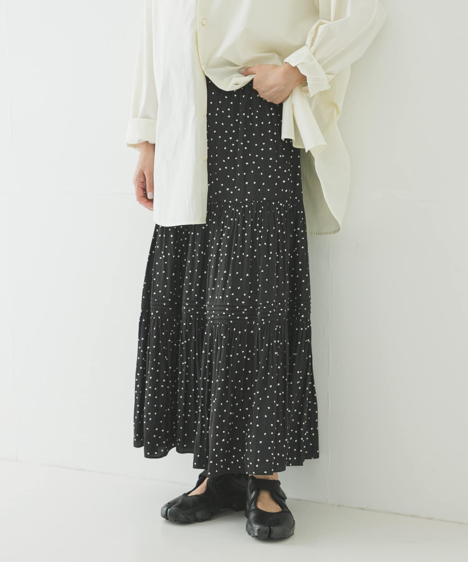 【アーバンリサーチ/URBAN RESEARCH】のギャザーティアードドットスカート インテリア・キッズ・メンズ・レディースファッション・服の通販 founy(ファウニー) 　ファッション　Fashion　レディースファッション　Fashion for Women　スカート　Skirts　カーディガン　Cardigan, Knitwear　ギャザー　Gathered, Ruffled　ティアードスカート　Tiered Skirt, Flounced Skirt　ドット　Polka Dot, Dot Pattern　ブルゾン　Blouson, Bomber Jacket　ポケット　Pocket, Pocket Detail　ランダム　Random, Irregular　リラックス　Relax, Relaxed Fit　S/S・春夏　SS, Spring/Summer, Warm Season　おすすめ　Recommended / Our Picks　夏　Summer　エレガント 上品　Elegant　2026年　2026　2026春夏・S/S　Spring/Summer 2026 SS26　ブラック|ID: prp329100004978750 ipo3291000000037310638