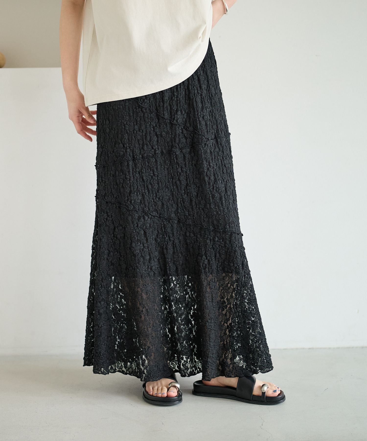 【ベイフロー/BAYFLOW】のカットレーススカート インテリア・キッズ・メンズ・レディースファッション・服の通販 founy(ファウニー) 　ファッション　Fashion　レディースファッション　Fashion for Women　スカート　Skirts　おすすめ　Recommended / Our Picks　アシンメトリー　Asymmetrical Style　ストレッチ　Stretch, Stretchy Fabric　デニム　Denim, Jeans Material　レース　Lace, Lace Fabric　春　Spring　ブラック19|ID: prp329100004978795 ipo3291000000037310779