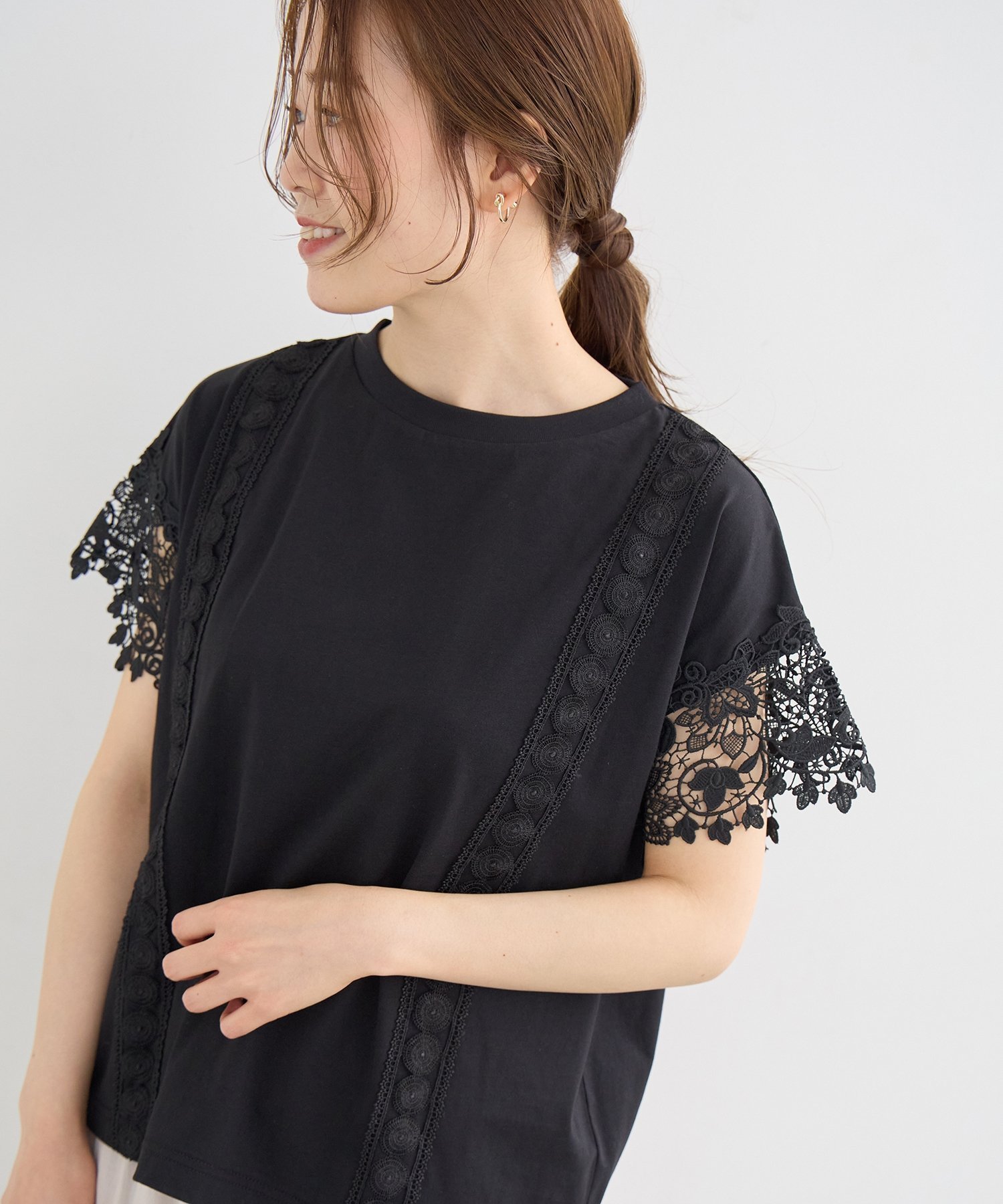 【ルクールブラン/le.coeur blanc】のレースドッキングカットソー インテリア・キッズ・メンズ・レディースファッション・服の通販 founy(ファウニー) 　ファッション　Fashion　レディースファッション　Fashion for Women　トップス・カットソー　Cut & Sew Tops　カットソー・ベーシックTシャツ　Cut-and-Sewn Tops / Stretch Tees & Basics　ケミカル　Chemical, Chemical Wash　シンプル　Simple, Minimal　フロント　Front, Front Design　レース　Lace, Lace Fabric　ブラック|ID: prp329100004978935 ipo3291000000037311301