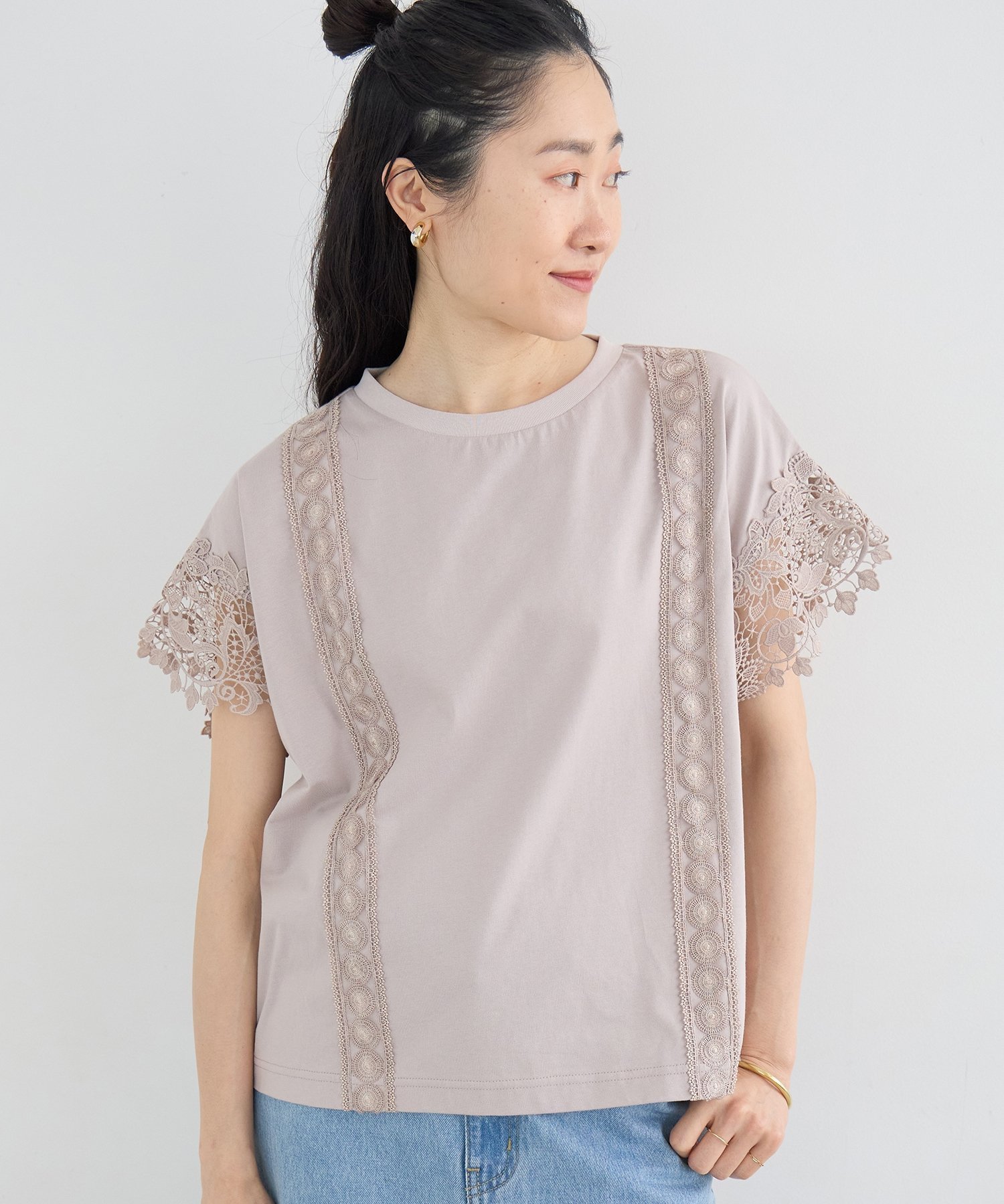 【ルクールブラン/le.coeur blanc】のレースドッキングカットソー インテリア・キッズ・メンズ・レディースファッション・服の通販 founy(ファウニー) 　ファッション　Fashion　レディースファッション　Fashion for Women　トップス・カットソー　Cut & Sew Tops　カットソー・ベーシックTシャツ　Cut-and-Sewn Tops / Stretch Tees & Basics　ケミカル　Chemical, Chemical Wash　シンプル　Simple, Minimal　フロント　Front, Front Design　レース　Lace, Lace Fabric　グレージュ|ID: prp329100004978935 ipo3291000000037311303