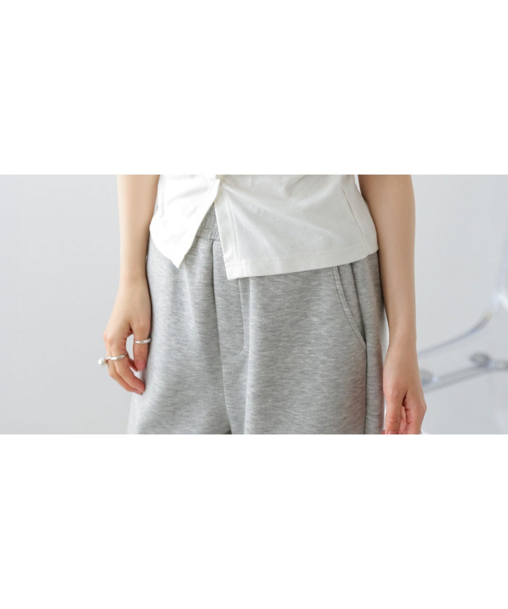 【ラジュール/Lajour】のタックギャザー Tシャツ インテリア・キッズ・メンズ・レディースファッション・服の通販 founy(ファウニー) 　ファッション　Fashion　レディースファッション　Fashion for Women　トップス・カットソー　Cut & Sew Tops　シャツ・ブラウス・オフィスカジュアル　Elegant Blouses & Button-Ups　ロングTシャツ・Tシャツ　Longline T-Shirts & Tees　2026年　2026　2026春夏・S/S　Spring/Summer 2026 SS26　ギャザー　Gathered, Ruffled　シンプル　Simple, Minimal　フィット　Fit, Slim Fit　フリル　Frill, Ruffle　フロント　Front, Front Design　ホワイト|ID: prp329100004978947 ipo3291000000037311352