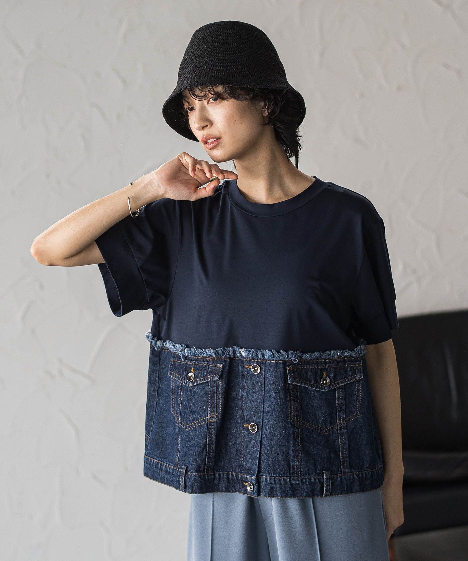 【メイソングレイ/MAYSON GREY】のデニムドッキングTシャツ インテリア・キッズ・メンズ・レディースファッション・服の通販 founy(ファウニー) 　ファッション　Fashion　レディースファッション　Fashion for Women　トップス・カットソー　Cut & Sew Tops　シャツ・ブラウス・オフィスカジュアル　Elegant Blouses & Button-Ups　ロングTシャツ・Tシャツ　Longline T-Shirts & Tees　春　Spring　コンパクト　Compact, Small Size　デニム　Denim, Jeans Material　ドッキング　Docking, Mixed Material　なめらか　Smooth, Silky Texture　バランス　Balance, Style Balance　フリンジ　Fringe, Tassel　ボトム　Bottoms, Lower Wear　半袖　Short Sleeve, Half Sleeve　無地　Plain, Solid Color　リメイク　Remake, Reconstructed　ワイド　Wide, Wide Fit　S/S・春夏　SS, Spring/Summer, Warm Season　夏　Summer　2026年　2026　2026春夏・S/S　Spring/Summer 2026 SS26　ネイビー|ID: prp329100004978950 ipo3291000000037311363