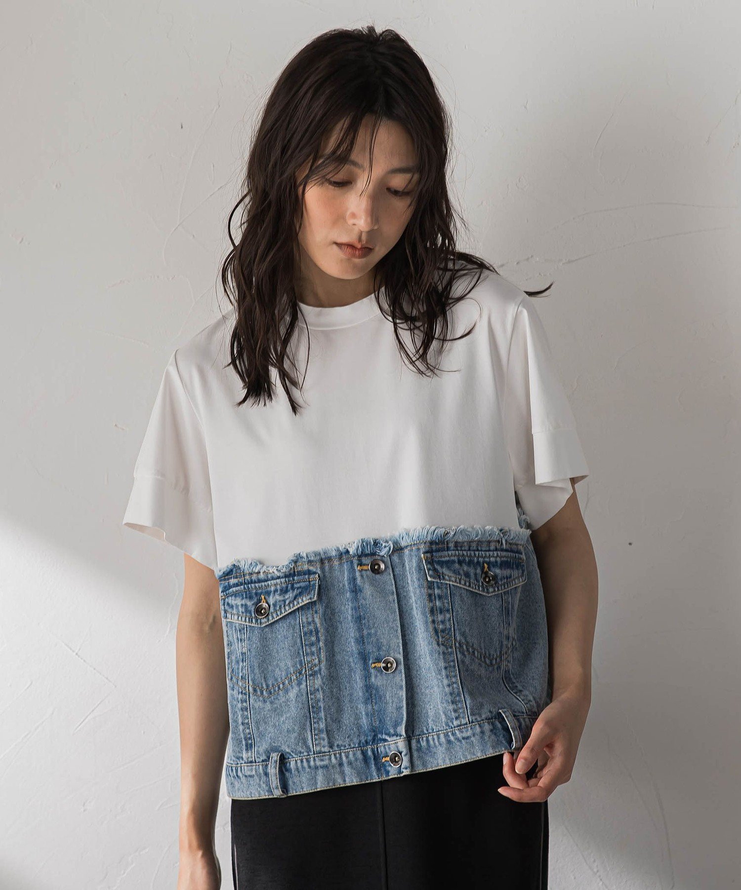 【メイソングレイ/MAYSON GREY】のデニムドッキングTシャツ インテリア・キッズ・メンズ・レディースファッション・服の通販 founy(ファウニー) 　ファッション　Fashion　レディースファッション　Fashion for Women　トップス・カットソー　Cut & Sew Tops　シャツ・ブラウス・オフィスカジュアル　Elegant Blouses & Button-Ups　ロングTシャツ・Tシャツ　Longline T-Shirts & Tees　春　Spring　コンパクト　Compact, Small Size　デニム　Denim, Jeans Material　ドッキング　Docking, Mixed Material　なめらか　Smooth, Silky Texture　バランス　Balance, Style Balance　フリンジ　Fringe, Tassel　ボトム　Bottoms, Lower Wear　半袖　Short Sleeve, Half Sleeve　無地　Plain, Solid Color　リメイク　Remake, Reconstructed　ワイド　Wide, Wide Fit　S/S・春夏　SS, Spring/Summer, Warm Season　夏　Summer　2026年　2026　2026春夏・S/S　Spring/Summer 2026 SS26　オフホワイト|ID: prp329100004978950 ipo3291000000037311364
