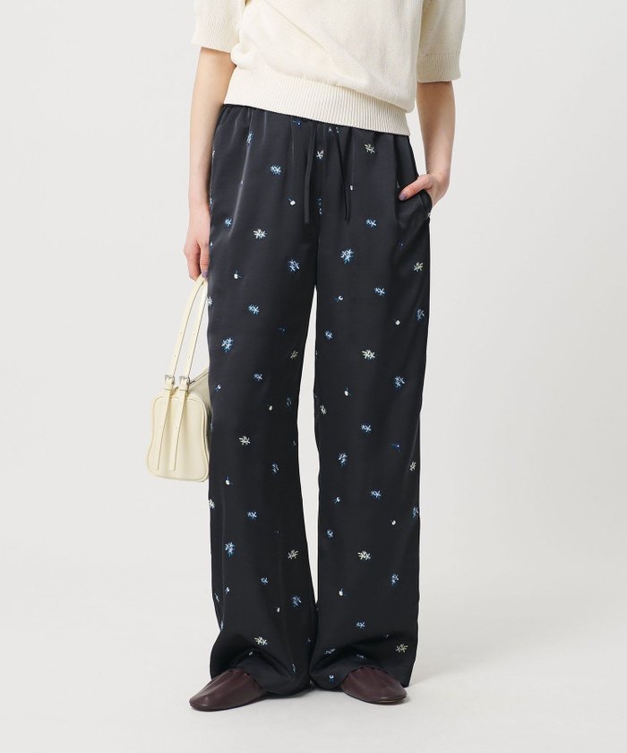 【ビューティ&ユース ユナイテッドアローズ/BEAUTY&YOUTH / UNITED ARROWS】のフラワー エンブロイダリー ドローストリング パンツ ウォッシャブル インテリア・キッズ・メンズ・レディースファッション・服の通販 founy(ファウニー) https://founy.com/ ファッション Fashion レディースファッション Fashion for Women パンツ Pants & Trousers ウォッシャブル Machine Washable エンブロイダリー Embroidery Design サテン Satin, Glossy Fabric ジャケット Jacket, Outerwear スプリング Spring, Spring Collection ドローストリング Drawstring, Pull Cord フラワー Flower, Floral ワイド Wide, Wide Fit おすすめ Recommended / Our Picks |ID: prp329100004978989 ipo3291000000037311490