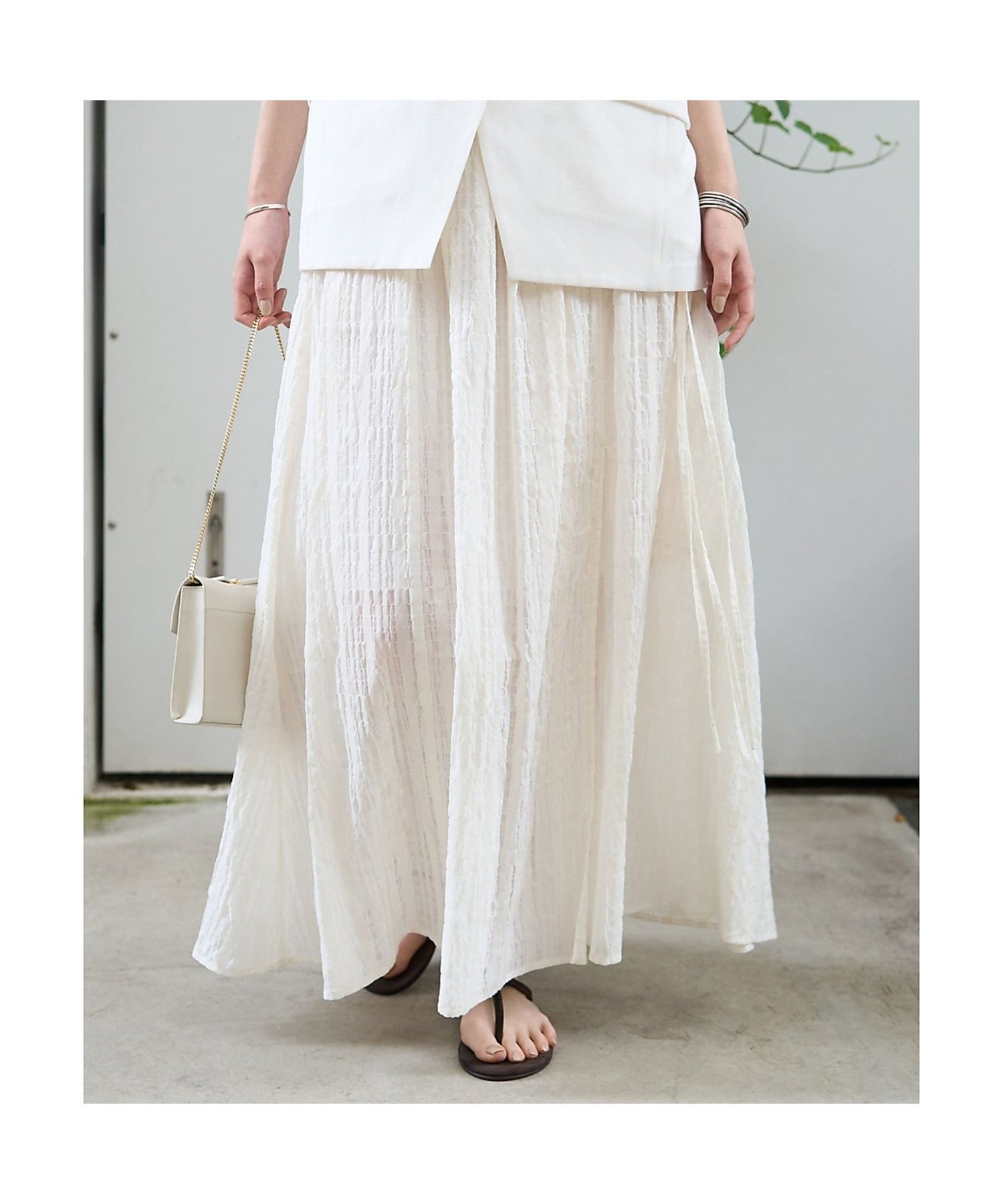 【ルージュヴィフラクレ/Rouge vif la cle】のボリュームギャザーサイドスリットロングスカート インテリア・キッズ・メンズ・レディースファッション・服の通販 founy(ファウニー) 　ファッション　Fashion　レディースファッション　Fashion for Women　スカート　Skirts　ロングスカート　Long Skirts / Maxi & Midi Skirts　ギャザー　Gathered, Ruffled　シアー　Sheer, See-Through　スリット　Slit, Slit Detail　タンク　Tank Top, Sleeveless Top　チェック　Check, Plaid, Tartan　ペチコート　Petticoat, Underskirt　リボン　Ribbon, Bow　リラックス　Relax, Relaxed Fit　ロング　Long, Long-Length　夏　Summer　エレガント 上品　Elegant　オフホワイト|ID: prp329100004979246 ipo3291000000037312483
