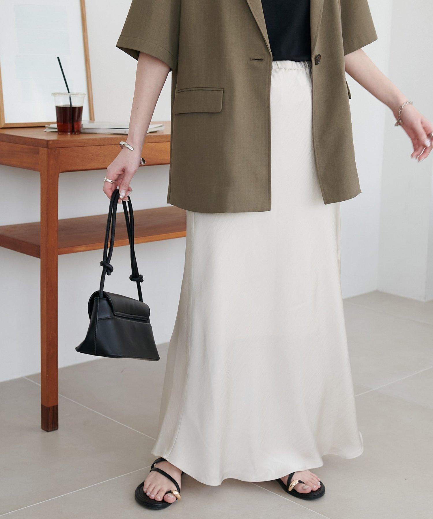 【ディスコート/Discoat】のサテンマーメイドスカート インテリア・キッズ・メンズ・レディースファッション・服の通販 founy(ファウニー) 　ファッション　Fashion　レディースファッション　Fashion for Women　スカート　Skirts　おすすめ　Recommended / Our Picks　サテン　Satin, Glossy Fabric　シューズ　Shoes, Footwear　ジャケット　Jacket, Outerwear　スウェット / スエット　Sweatshirt, Sweatwear　スニーカー　Sneakers, Trainers　フラット　Flat, Flat Shoes　マーメイド　Mermaid, Fishtail Silhouette　ロング　Long, Long-Length　エレガント 上品　Elegant　アイボリー|ID: prp329100004979258 ipo3291000000037312527