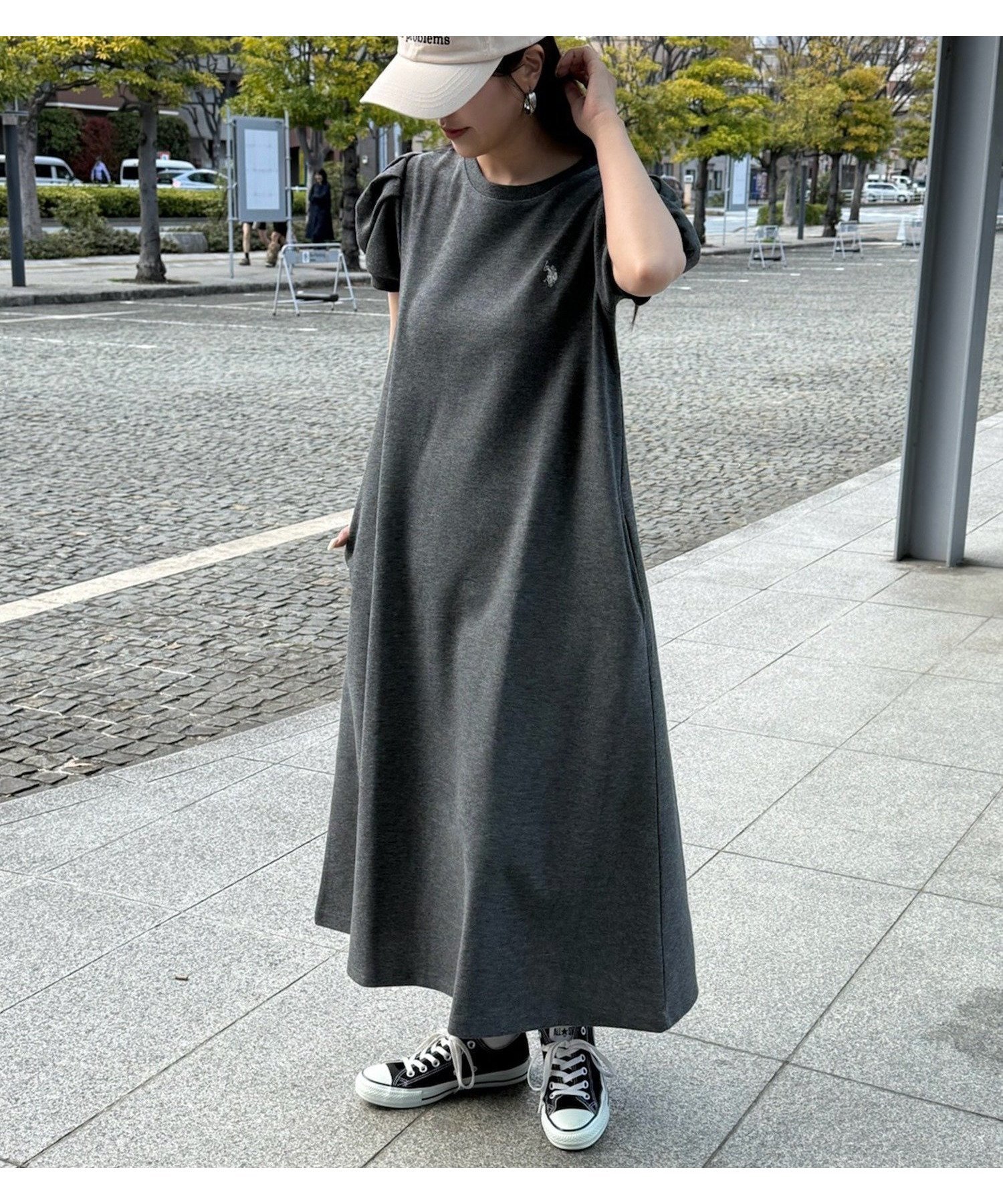 【セットアップセブン/SETUP7】のU.S. POLO ASSN./別注ワンポイント刺繍 バルーンスリーブ ナチュラルフレアワンピース インテリア・キッズ・メンズ・レディースファッション・服の通販 founy(ファウニー) 　ファッション　Fashion　レディースファッション　Fashion for Women　ワンピース　Dresses　イタリア　Italy　腕時計　Wristwatch　カーディガン　Cardigan, Knitwear　キャップ　Cap, Baseball Cap　コレクション　Collection, Seasonal Line　シアー　Sheer, See-Through　シンプル　Simple, Minimal　ジャケット　Jacket, Outerwear　スニーカー　Sneakers, Trainers　スリーブ　Sleeve, Long Sleeve / Short Sleeve　ダウン　Down, Puffer　バルーン　Balloon, Balloon Silhouette　フレア　Flare, Flared　別注　Limited Edition, Custom Order　メンズ　Men's, Menswear　ワンポイント　One Point, Statement Accent　再入荷　Restock / Back in Stock　夏　Summer　エレガント 上品　Elegant　C.GRY|ID: prp329100004979290 ipo3291000000037312670