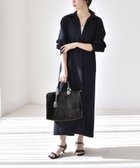 【シップス/SHIPS】のquaranciel 洗濯機可能 Vネック スキッパー ロング シャツ ワンピース 大人の最旬トレンドファッション＆コーディネート founy(ファウニー) ファッション Fashion レディースファッション Fashion for Women ワンピース Dresses シャツワンピース / 1枚で着映えコーデ Shirt Dresses インナー Innerwear 洗える Machine Washable キャミ Camisole, Cami Top シューズ Shoes, Footwear ジャケット Jacket, Outerwear スキッパー Skipper, Open Collar ストレート Straight, Straight Cut スリット Slit, Slit Detail タンク Tank Top, Sleeveless Top デニム Denim, Jeans Material バランス Balance, Style Balance フラップ Flap, Flap Pocket ボトム Bottoms, Lower Wear ポケット Pocket, Pocket Detail レース Lace, Lace Fabric ロング Long, Long-Length 2026年 2026 2026春夏・S/S Spring/Summer 2026 SS26 thumbnail ネイビー|ID: prp329100004979322 ipo3291000000037312820