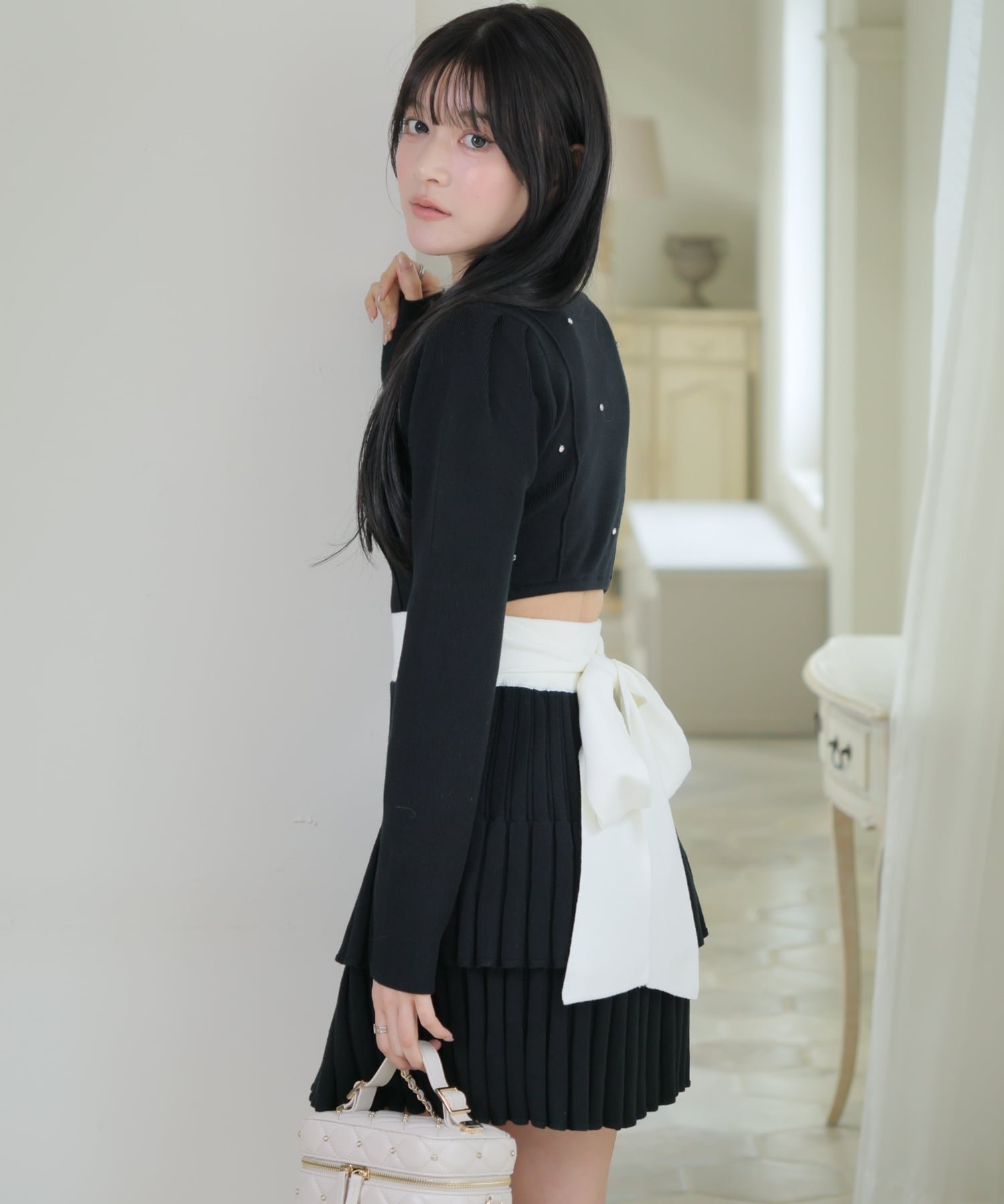 【リップサービス/LIP SERVICE】のLIP SERVICE/ジュエルティアードフレアワンピース インテリア・キッズ・メンズ・レディースファッション・服の通販 founy(ファウニー) 　ファッション　Fashion　レディースファッション　Fashion for Women　ワンピース　Dresses　おすすめ　Recommended / Our Picks　アクリル　Acrylic Material　ガーリー　Girly, Feminine Style　ジュエル　Jewel, Gemstone　スリット　Slit, Slit Detail　スリーブ　Sleeve, Long Sleeve / Short Sleeve　プリーツ　Pleats, Pleated　リボン　Ribbon, Bow　エレガント 上品　Elegant　ブラック|ID: prp329100004979334 ipo3291000000037312870