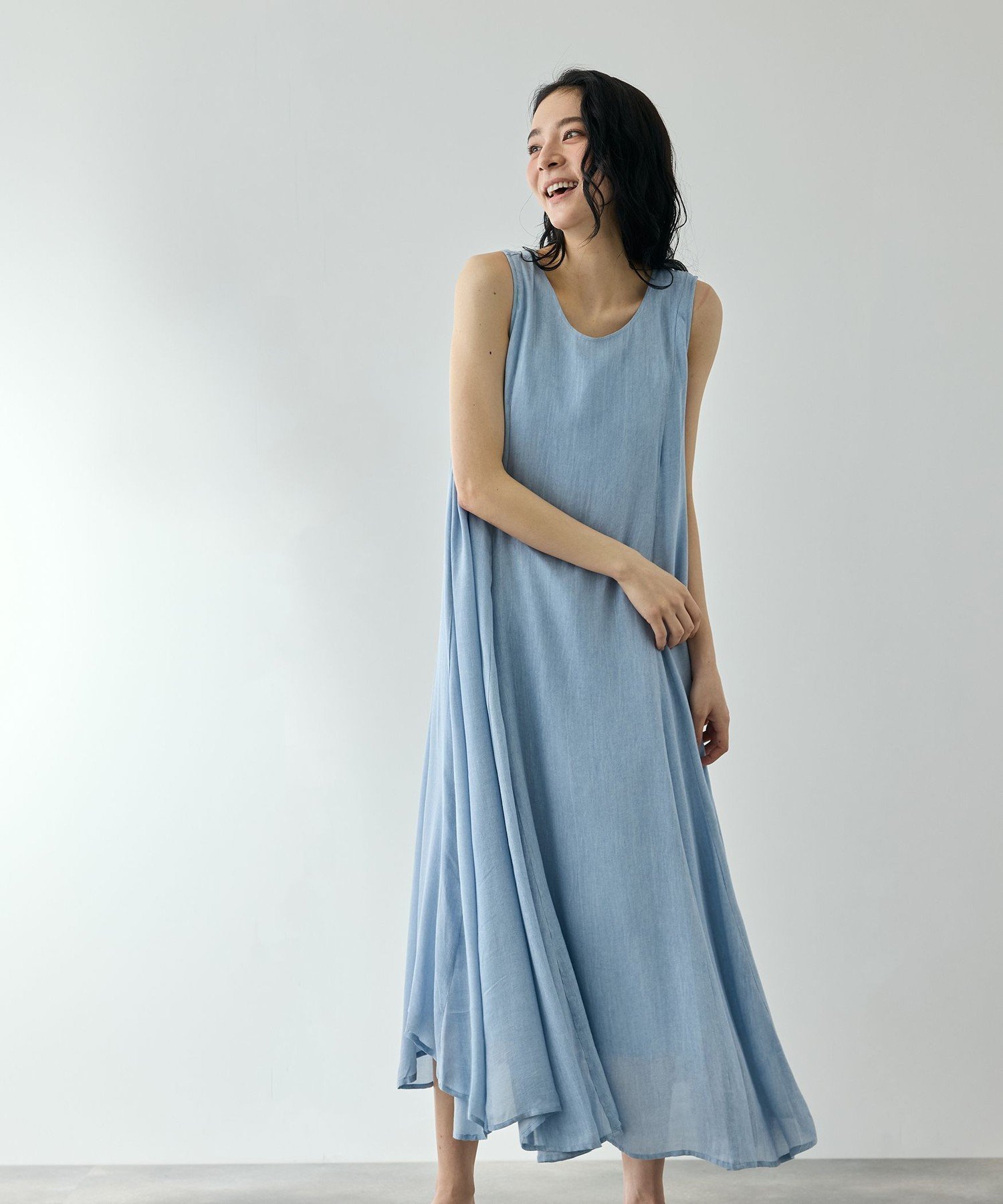 【クイーンズ コート/QUEENS COURT】のレーヨンデニムパネルワンピース インテリア・キッズ・メンズ・レディースファッション・服の通販 founy(ファウニー) 　ファッション　Fashion　レディースファッション　Fashion for Women　ワンピース　Dresses　春　Spring　カッティング　Cutting Detail　セットアップ　Set-Up, Coordinated Outfit　デニム　Denim, Jeans Material　ノースリーブ　Sleeveless, No-Sleeve　フェミニン　Feminine, Girly　フレア　Flare, Flared　ポケット　Pocket, Pocket Detail　無地　Plain, Solid Color　S/S・春夏　SS, Spring/Summer, Warm Season　夏　Summer　2026年　2026　2026春夏・S/S　Spring/Summer 2026 SS26　サックスブルー|ID: prp329100004979359 ipo3291000000037312957