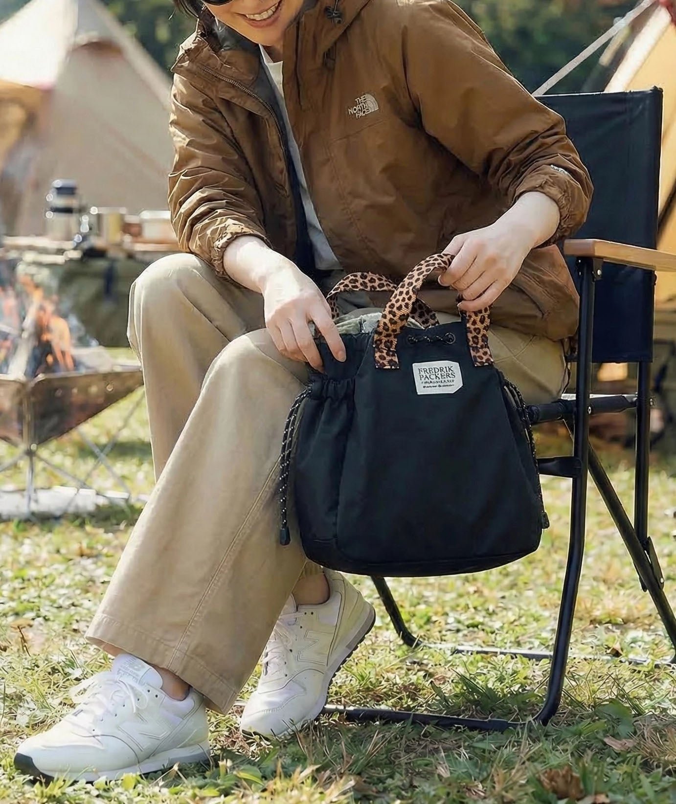 【セットアップセブン/SETUP7】のFREDRIK PACKERS/BLOOM SHOULDER NYLON 巾着ナイロンショルダーバッグ トート 2way インテリア・キッズ・メンズ・レディースファッション・服の通販 founy(ファウニー) 　ファッション　Fashion　レディースファッション　Fashion for Women　バッグ　Bags　アウトドア　Outdoor Clothing　巾着　Drawstring Bag, Kinchaku　軽量　Lightweight, Ultra Light　ショルダー　Shoulder, Shoulder Strap　シンプル　Simple, Minimal　フォルム　Silhouette, Form　ポケット　Pocket, Pocket Detail　別注　Limited Edition, Custom Order　レオパード　Leopard, Animal Print　再入荷　Restock / Back in Stock　BLK2|ID: prp329100004979652 ipo3291000000037314156