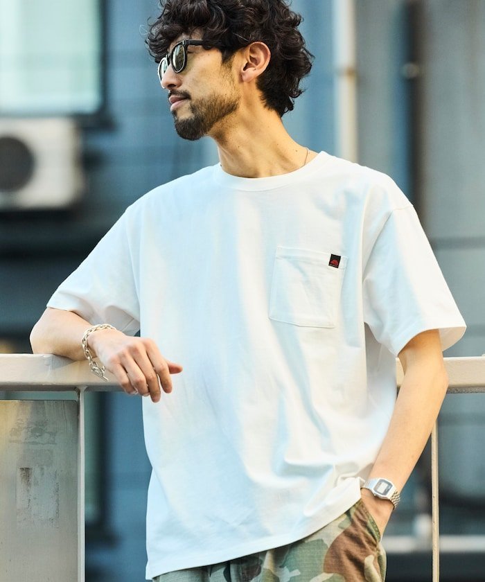 【フリークスストア/FREAK'S STORE】の別注 2P クルーネック ショートスリーブ ワンポイントロゴ ポケットTee インテリア・キッズ・メンズ・レディースファッション・服の通販 founy(ファウニー) https://founy.com/ ファッション Fashion メンズファッション Fashion for Men インナー Innerwear ショート Short, Short Length スリーブ Sleeve, Long Sleeve / Short Sleeve 定番 Standard, Basic Item フィット Fit, Slim Fit プリント Print, Printed Pattern ポケット Pocket, Pocket Detail 別注 Limited Edition, Custom Order レギュラー Regular, Standard Fit ワンポイント One Point, Statement Accent S/S・春夏 SS, Spring/Summer, Warm Season 夏 Summer 2026年 2026 2026春夏・S/S Spring/Summer 2026 SS26 |ID: prp329100004979656 ipo3291000000037314186