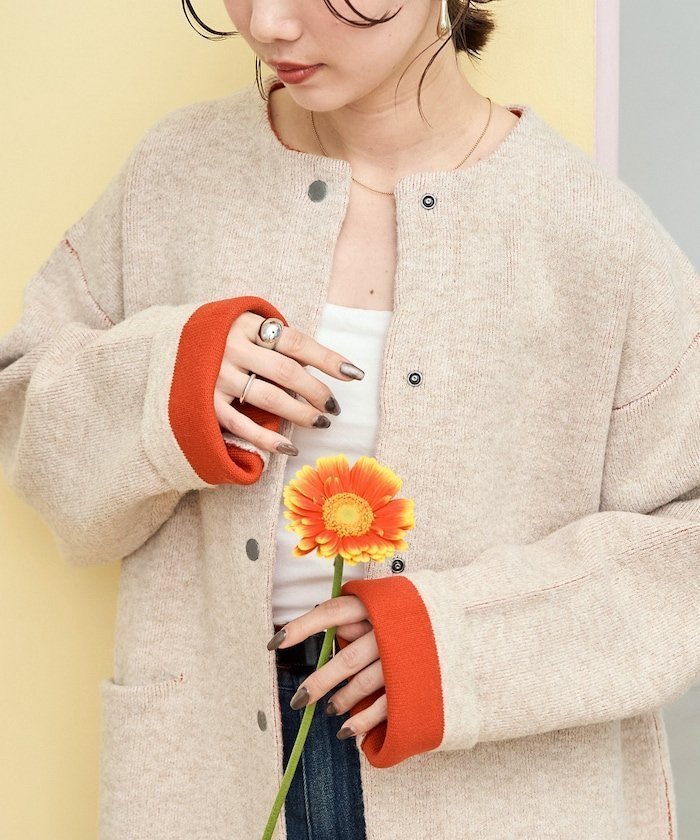 【フリークスストア/FREAK'S STORE】の裏配色 スナップ ニット カーディガン【限定展開】 25AW インテリア・キッズ・メンズ・レディースファッション・服の通販 founy(ファウニー) 　ファッション　Fashion　レディースファッション　Fashion for Women　トップス・カットソー　Cut & Sew Tops　ニット　Knit Tops & Sweaters　カーディガン・羽織り　Layered Style Cardigans　2025年　2025　2025-2026秋冬・A/W　Autumn/Winter 2025–26 AW25–26　冬　Winter / This Winter　オレンジ　Orange　カーディガン　Cardigan, Knitwear　シンプル　Simple, Minimal　ビッグ　Big, Oversized　フロント　Front, Front Design　ポケット　Pocket, Pocket Detail　A/W・秋冬　Autumn/Winter　ベージュ×オレンジ|ID: prp329100004979748 ipo3291000000037314966