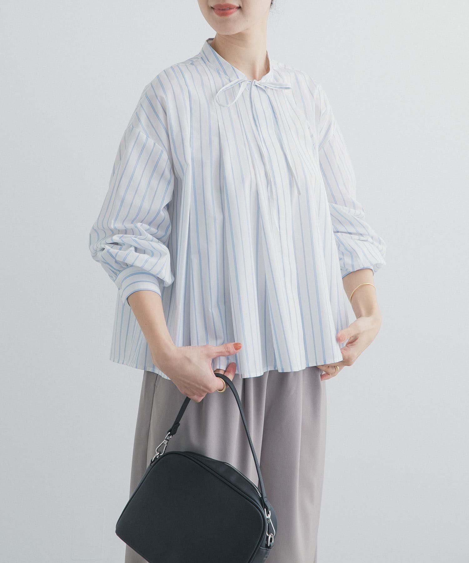 【アーバンリサーチ ドアーズ/URBAN RESEARCH DOORS】のストライプリボンフレアブラウス インテリア・キッズ・メンズ・レディースファッション・服の通販 founy(ファウニー) 　ファッション　Fashion　レディースファッション　Fashion for Women　トップス・カットソー　Cut & Sew Tops　シャツ・ブラウス・オフィスカジュアル　Elegant Blouses & Button-Ups　2026年　2026　2026春夏・S/S　Spring/Summer 2026 SS26　ショート　Short, Short Length　シンプル　Simple, Minimal　ストライプ　Stripe, Striped Pattern　フェミニン　Feminine, Girly　フロント　Front, Front Design　リボン　Ribbon, Bow　夏　Summer　S/S・春夏　SS, Spring/Summer, Warm Season　オフホワイト|ID: prp329100004979754 ipo3291000000037314996