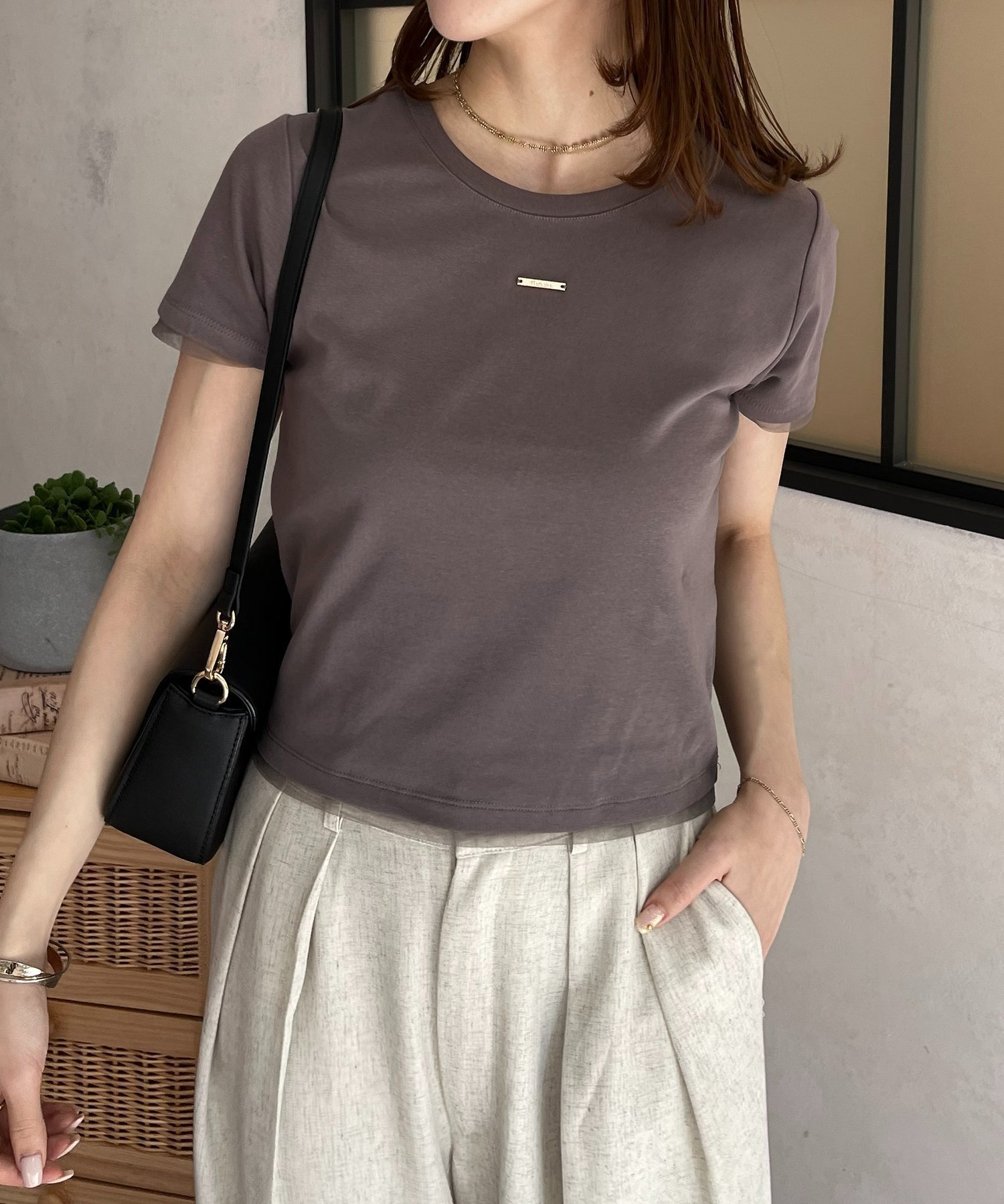 【ゼヴォン/Thevon】のチャーム付きコンパクトTシャツ インテリア・キッズ・メンズ・レディースファッション・服の通販 founy(ファウニー) 　ファッション　Fashion　レディースファッション　Fashion for Women　トップス・カットソー　Cut & Sew Tops　シャツ・ブラウス・オフィスカジュアル　Elegant Blouses & Button-Ups　ロングTシャツ・Tシャツ　Longline T-Shirts & Tees　春　Spring　コンパクト　Compact, Small Size　サンダル　Sandals, Summer Shoes　シューズ　Shoes, Footwear　シンプル　Simple, Minimal　チャーム　Charm, Pendant　デニム　Denim, Jeans Material　バレエ　Ballet, Ballet Style　リネン　Linen, Linen Fabric　リラックス　Relax, Relaxed Fit　S/S・春夏　SS, Spring/Summer, Warm Season　再入荷　Restock / Back in Stock　おすすめ　Recommended / Our Picks　夏　Summer　エレガント 上品　Elegant　2026年　2026　2026春夏・S/S　Spring/Summer 2026 SS26　チャコールグレー|ID: prp329100004979784 ipo3291000000037315185