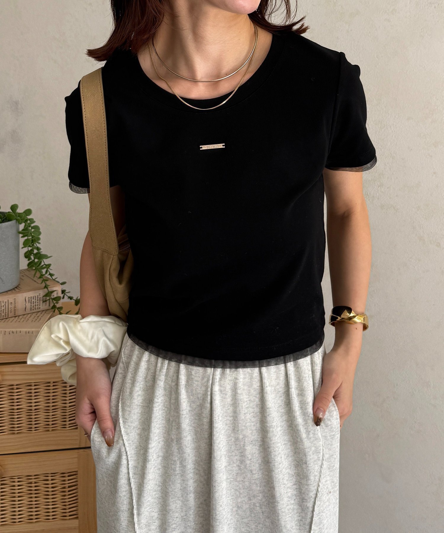 【ゼヴォン/Thevon】のチャーム付きコンパクトTシャツ インテリア・キッズ・メンズ・レディースファッション・服の通販 founy(ファウニー) 　ファッション　Fashion　レディースファッション　Fashion for Women　トップス・カットソー　Cut & Sew Tops　シャツ・ブラウス・オフィスカジュアル　Elegant Blouses & Button-Ups　ロングTシャツ・Tシャツ　Longline T-Shirts & Tees　春　Spring　コンパクト　Compact, Small Size　サンダル　Sandals, Summer Shoes　シューズ　Shoes, Footwear　シンプル　Simple, Minimal　チャーム　Charm, Pendant　デニム　Denim, Jeans Material　バレエ　Ballet, Ballet Style　リネン　Linen, Linen Fabric　リラックス　Relax, Relaxed Fit　S/S・春夏　SS, Spring/Summer, Warm Season　再入荷　Restock / Back in Stock　おすすめ　Recommended / Our Picks　夏　Summer　エレガント 上品　Elegant　2026年　2026　2026春夏・S/S　Spring/Summer 2026 SS26　ブラック|ID: prp329100004979784 ipo3291000000037315186
